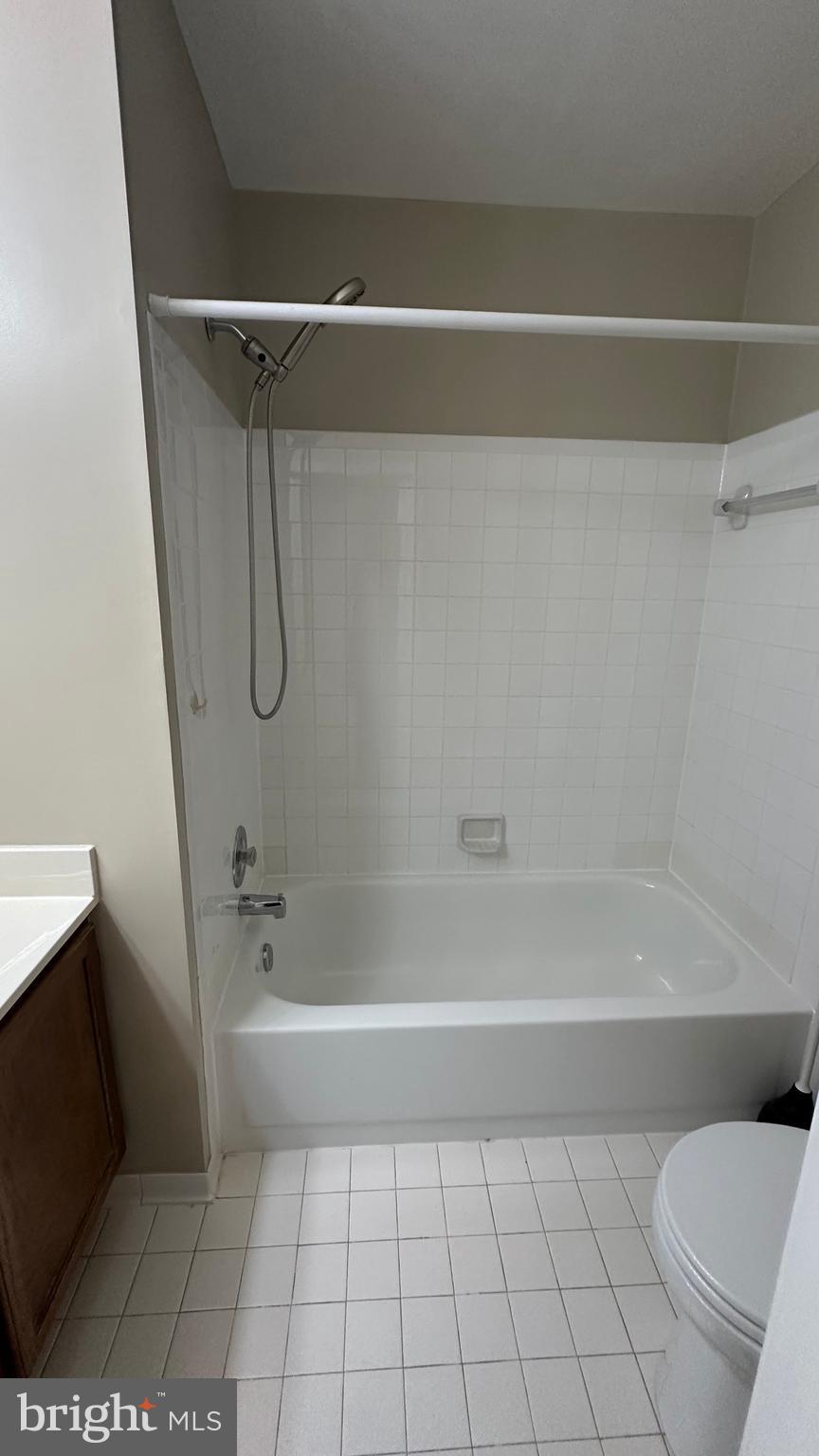 PRINCETON SQUARE - Residential Lease