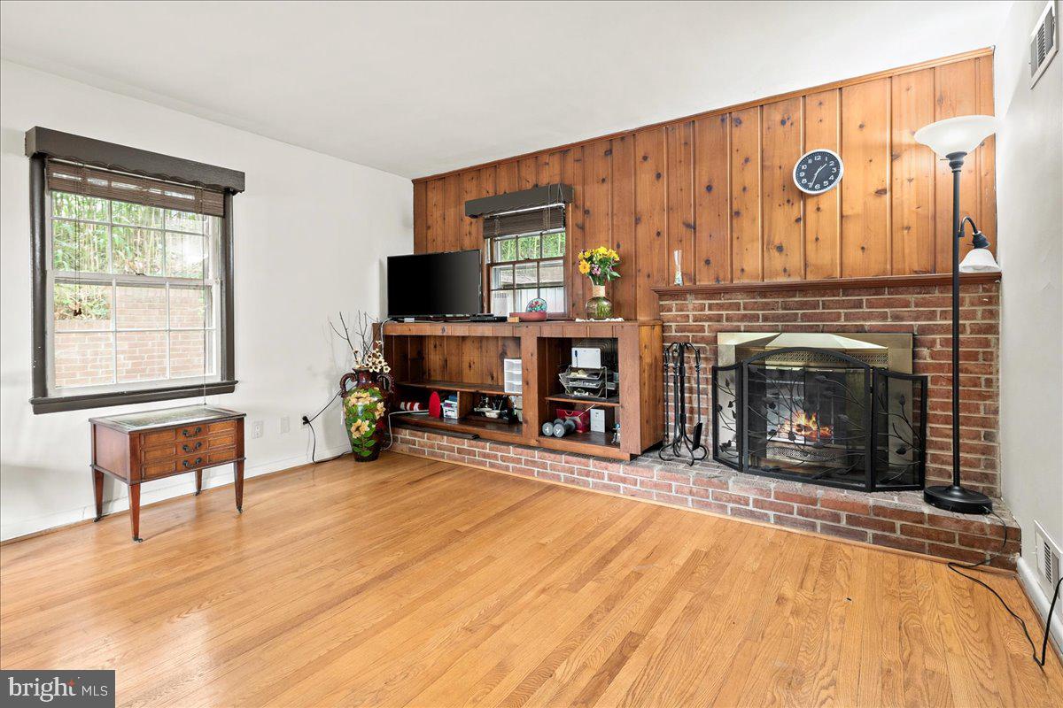OAKCREST - Residential