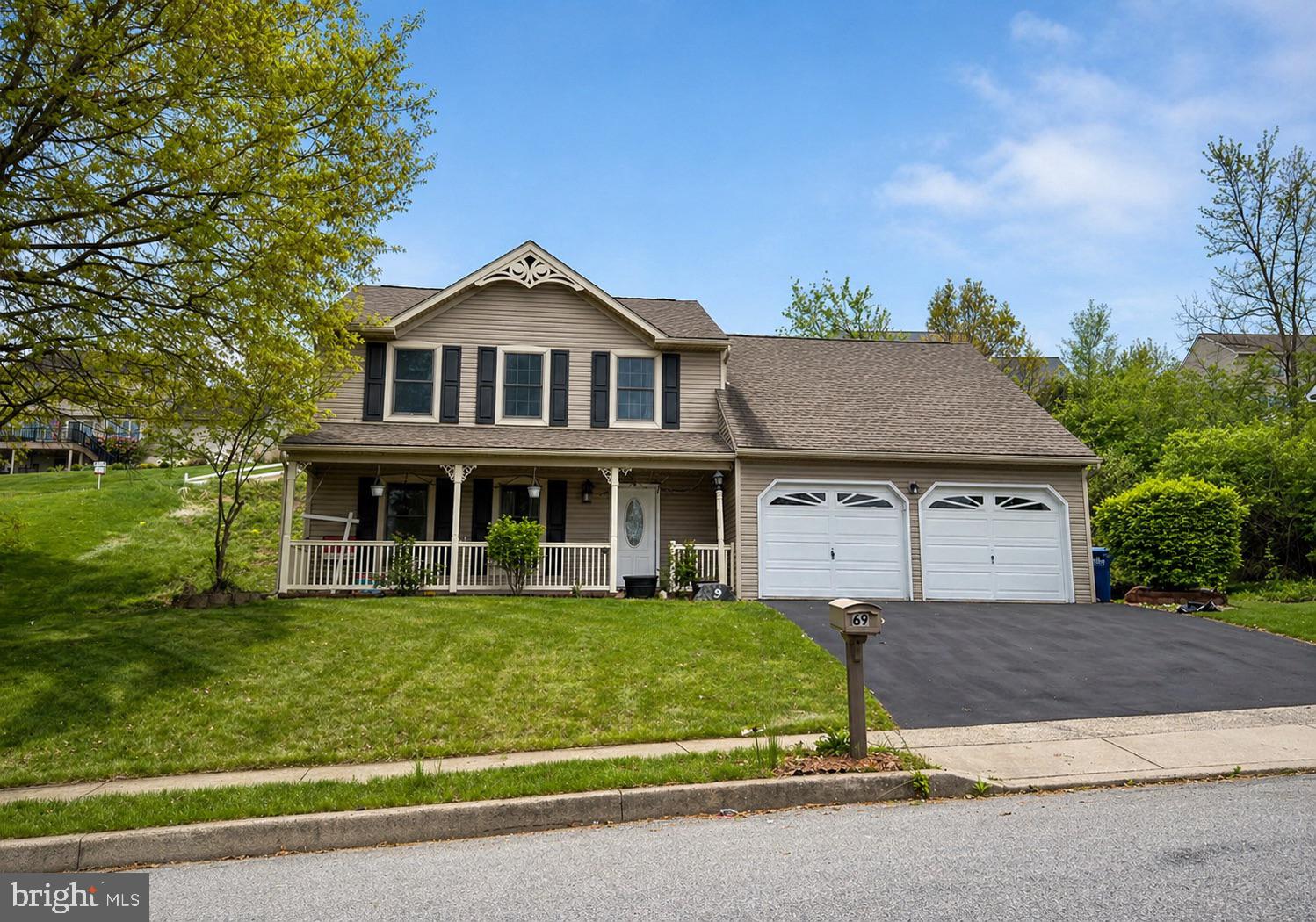 COUNTRY SQUIRE ESTATES - Residential