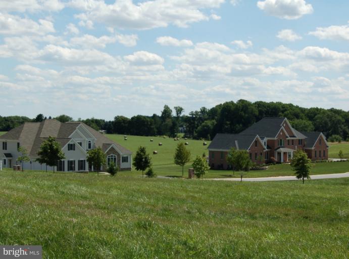 BRIAR KNOLL - Land