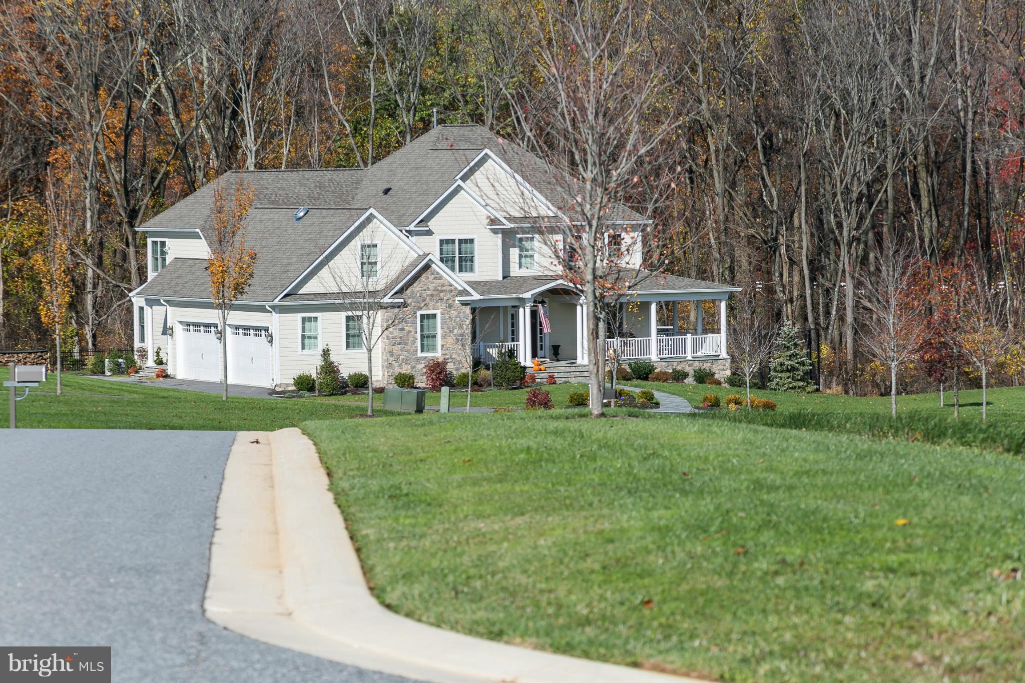 BRIAR KNOLL - Land