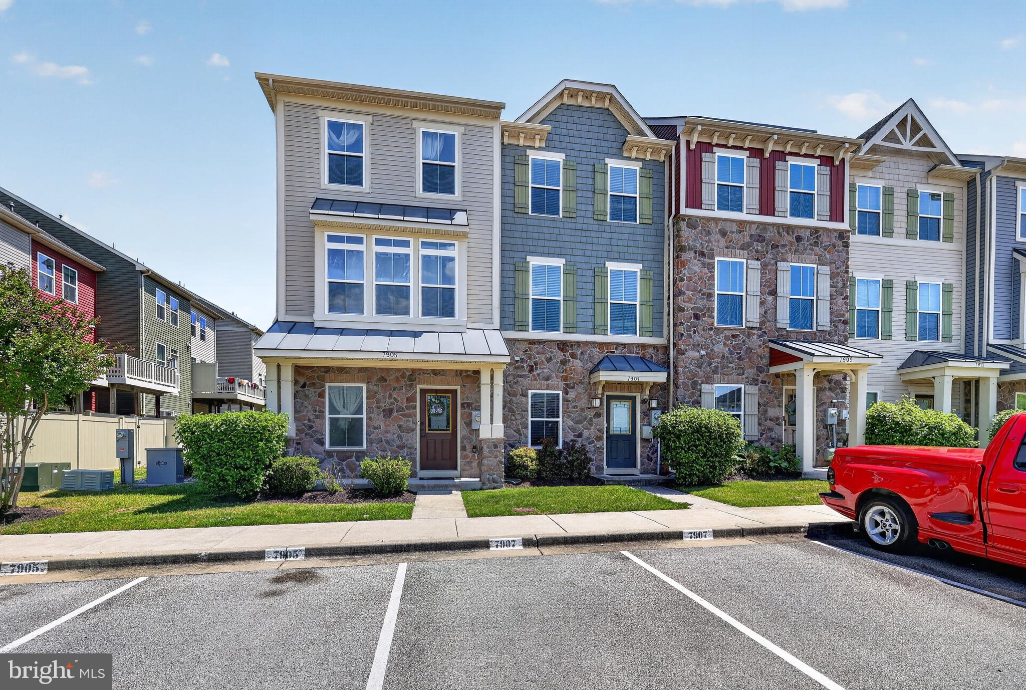 CREEKSIDE VILLAGE - Residential