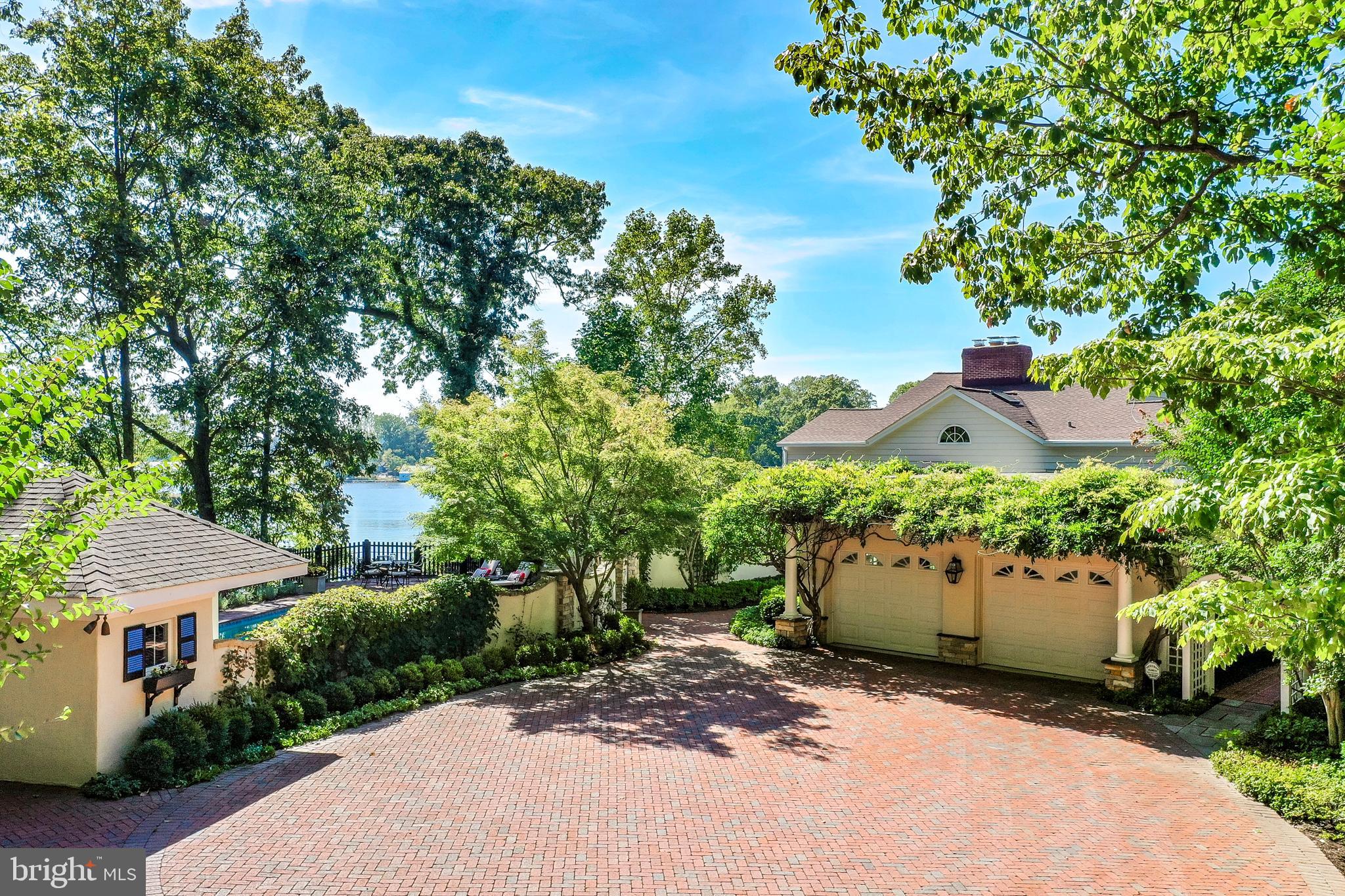 ARBUTUS BANKS - Residential