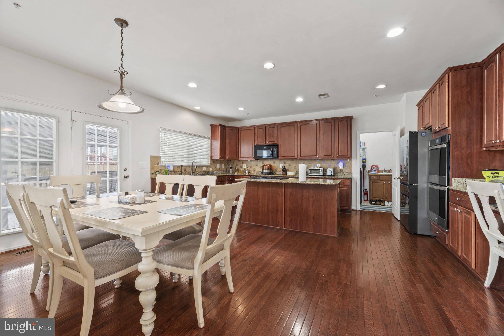 LINWOOD KNOLLS - Residential