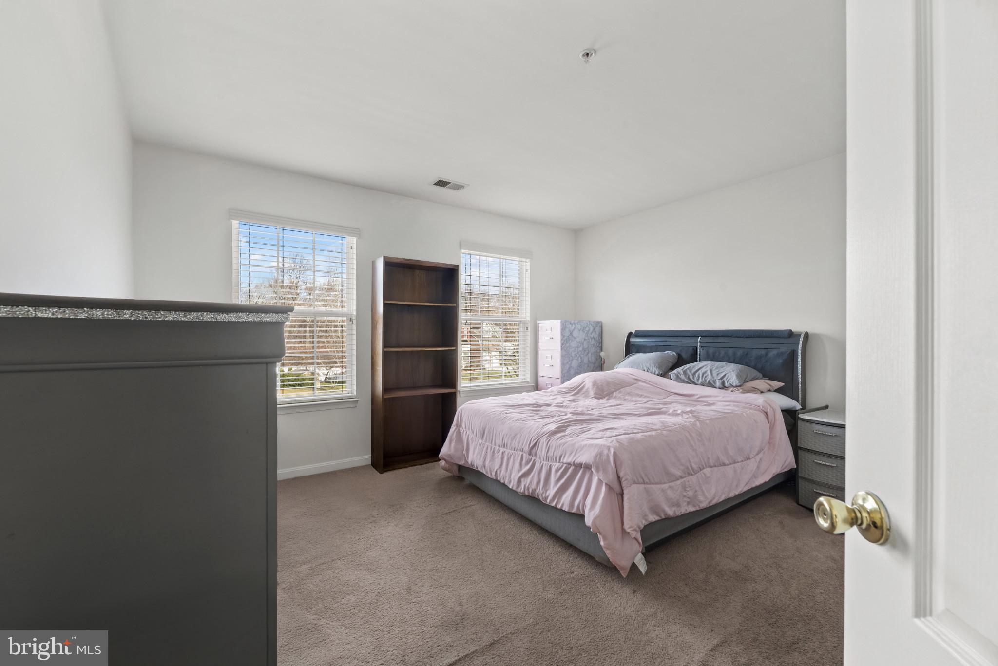 LINWOOD KNOLLS - Residential