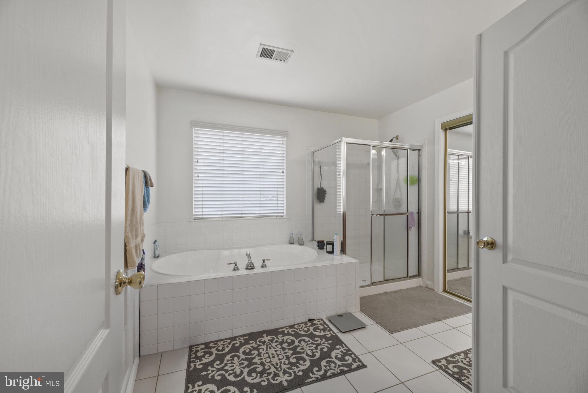 LINWOOD KNOLLS - Residential