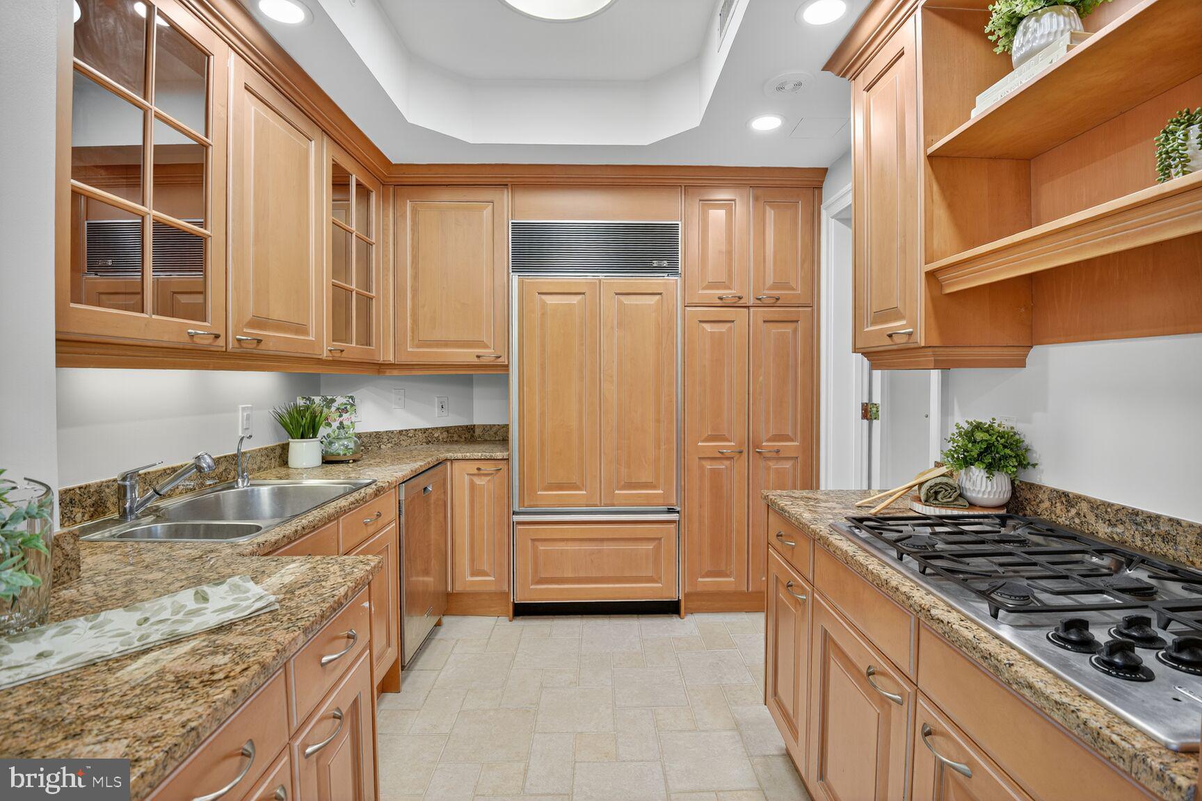 SOMERSET HOUSE CONDOS - Residential