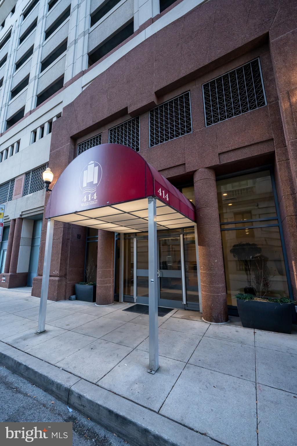 DOWNTOWN - Residential Lease