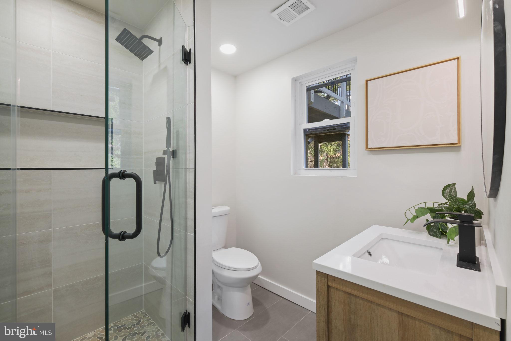 LUXMANOR - Residential Lease