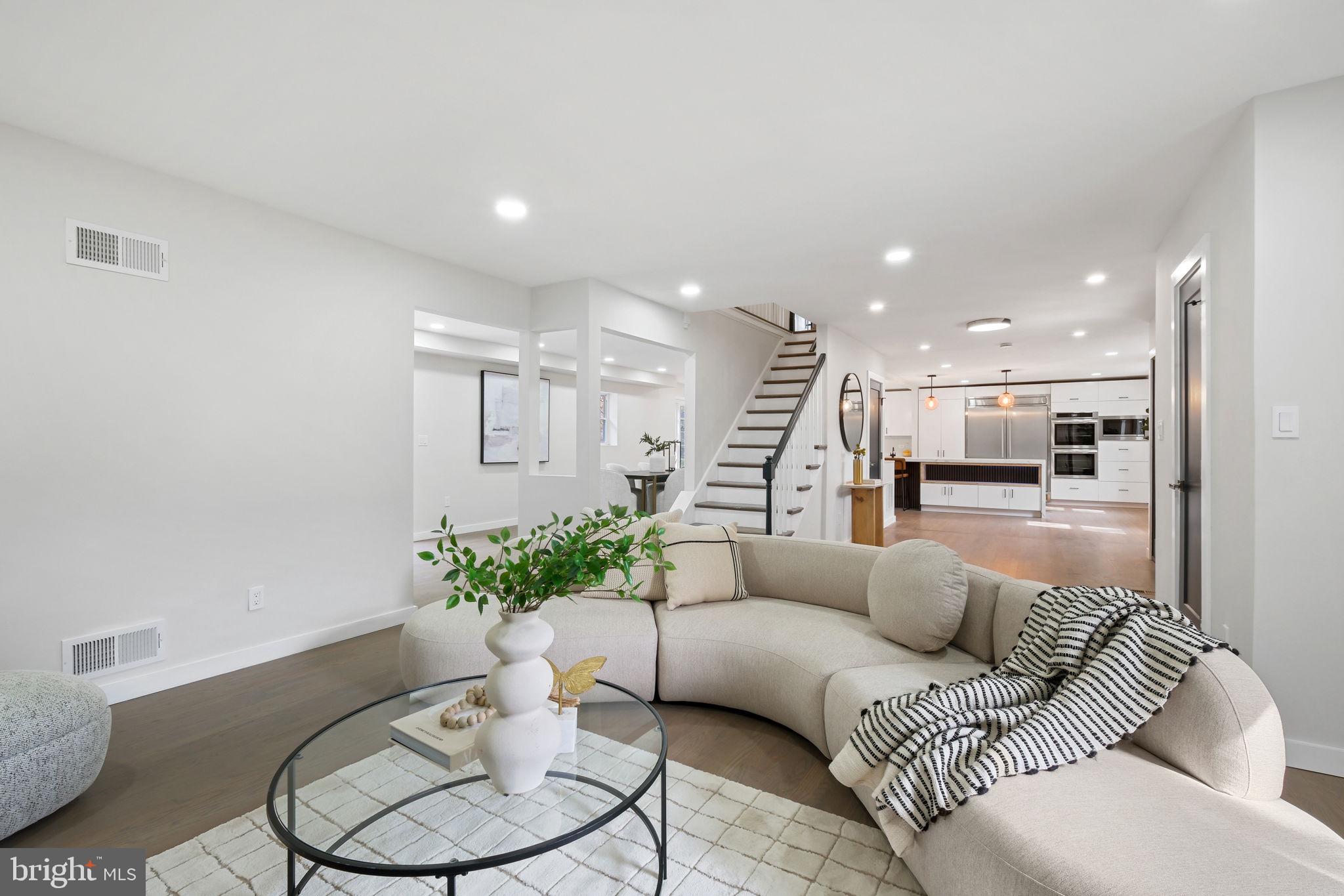 LUXMANOR - Residential Lease