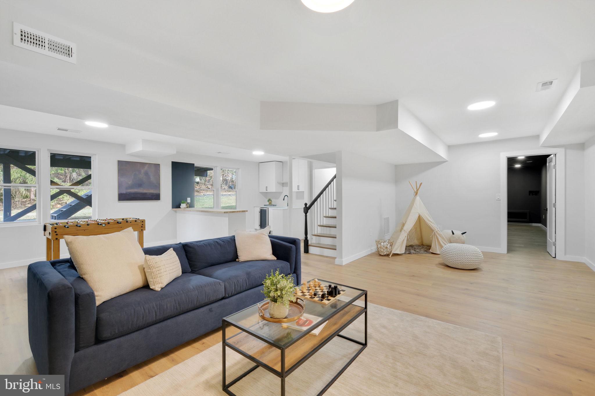 LUXMANOR - Residential Lease