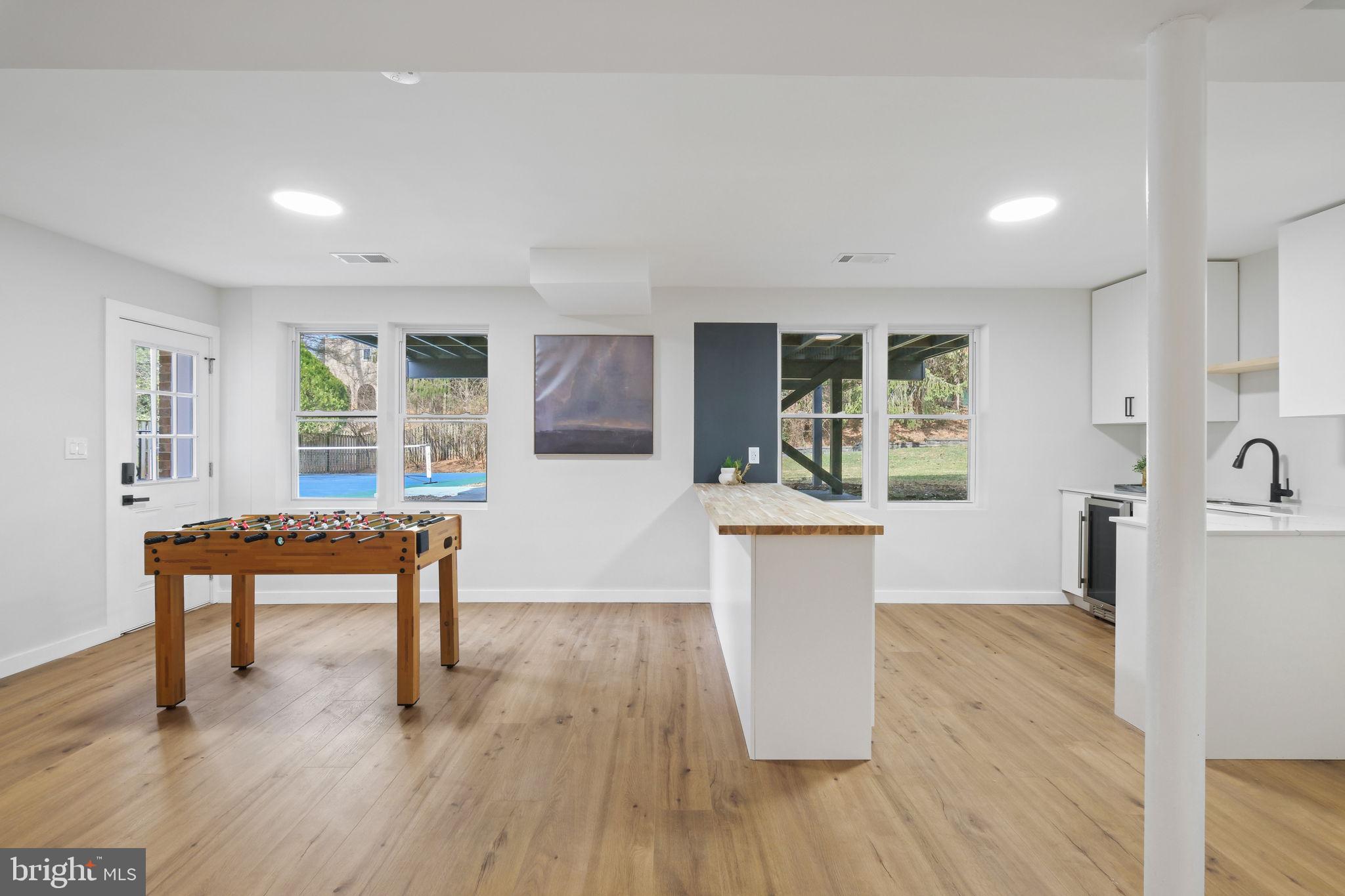 LUXMANOR - Residential Lease