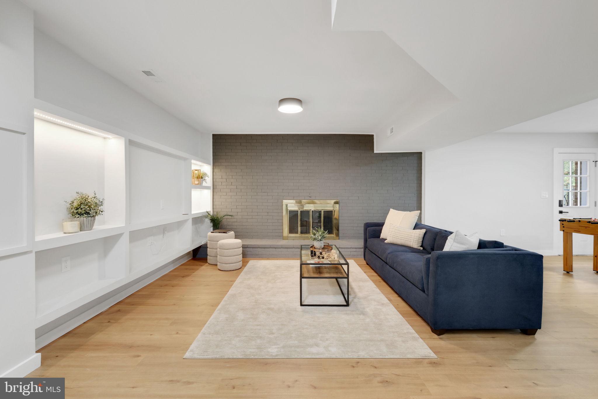 LUXMANOR - Residential Lease