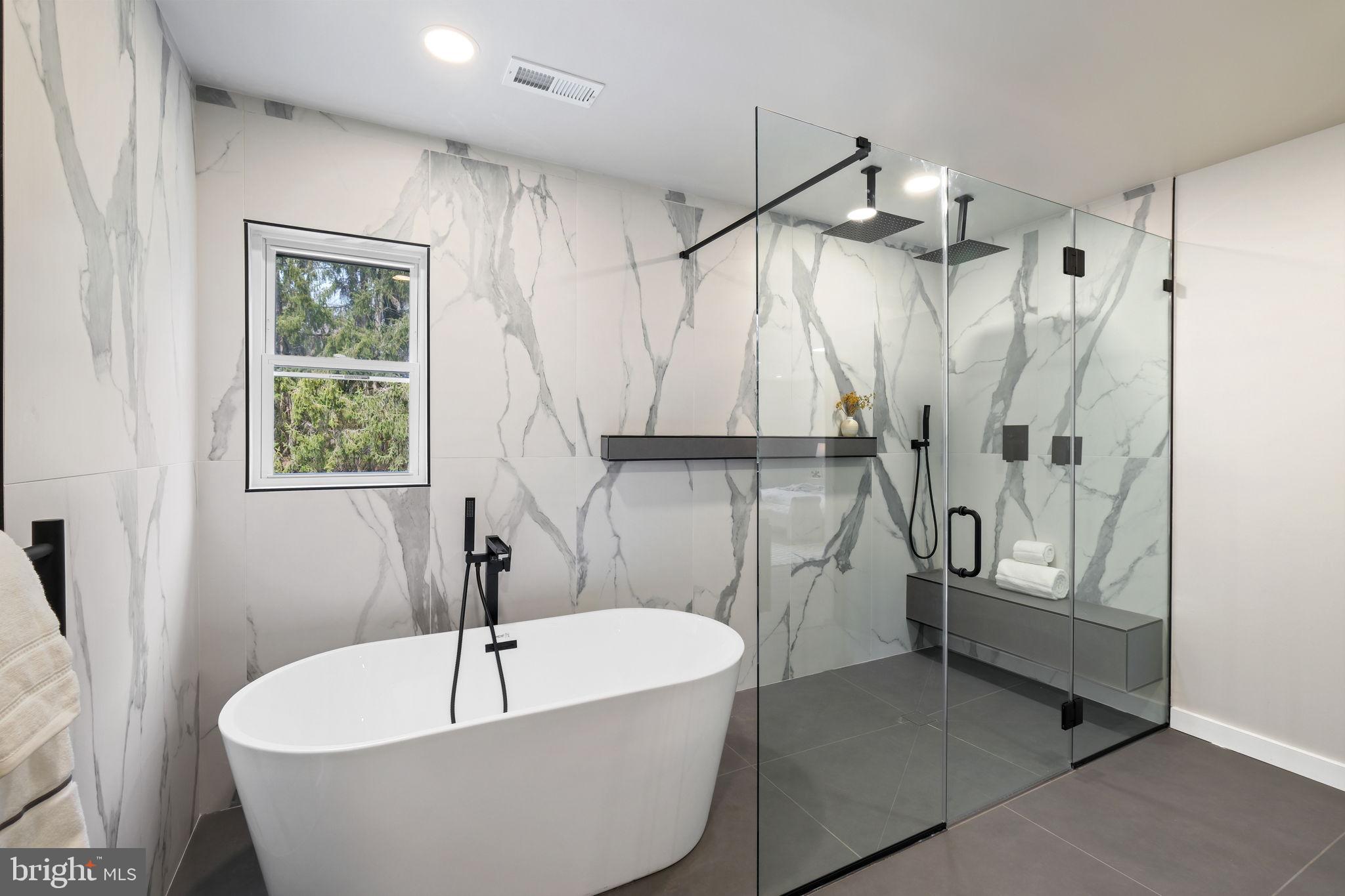 LUXMANOR - Residential Lease
