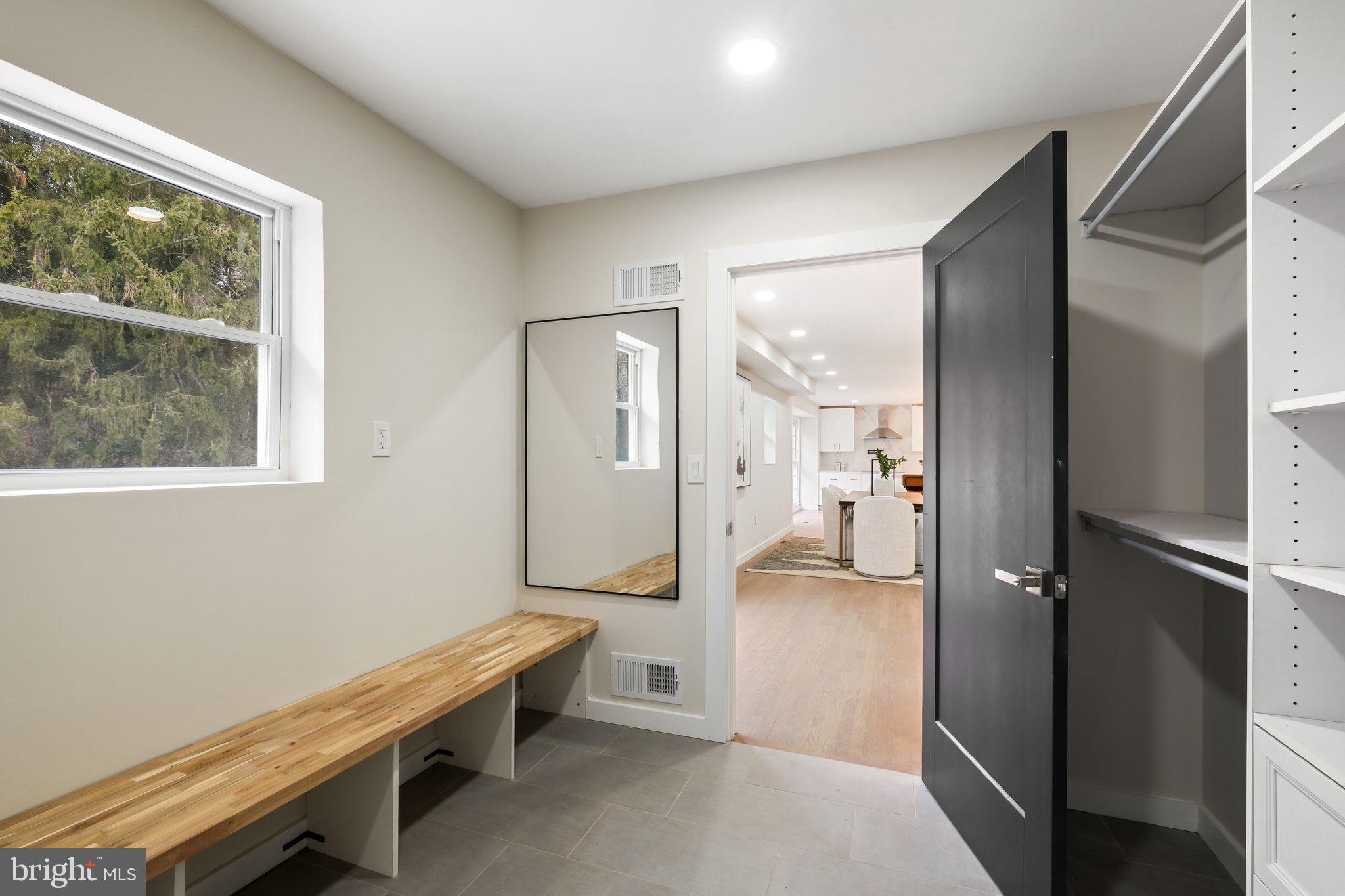 LUXMANOR - Residential Lease