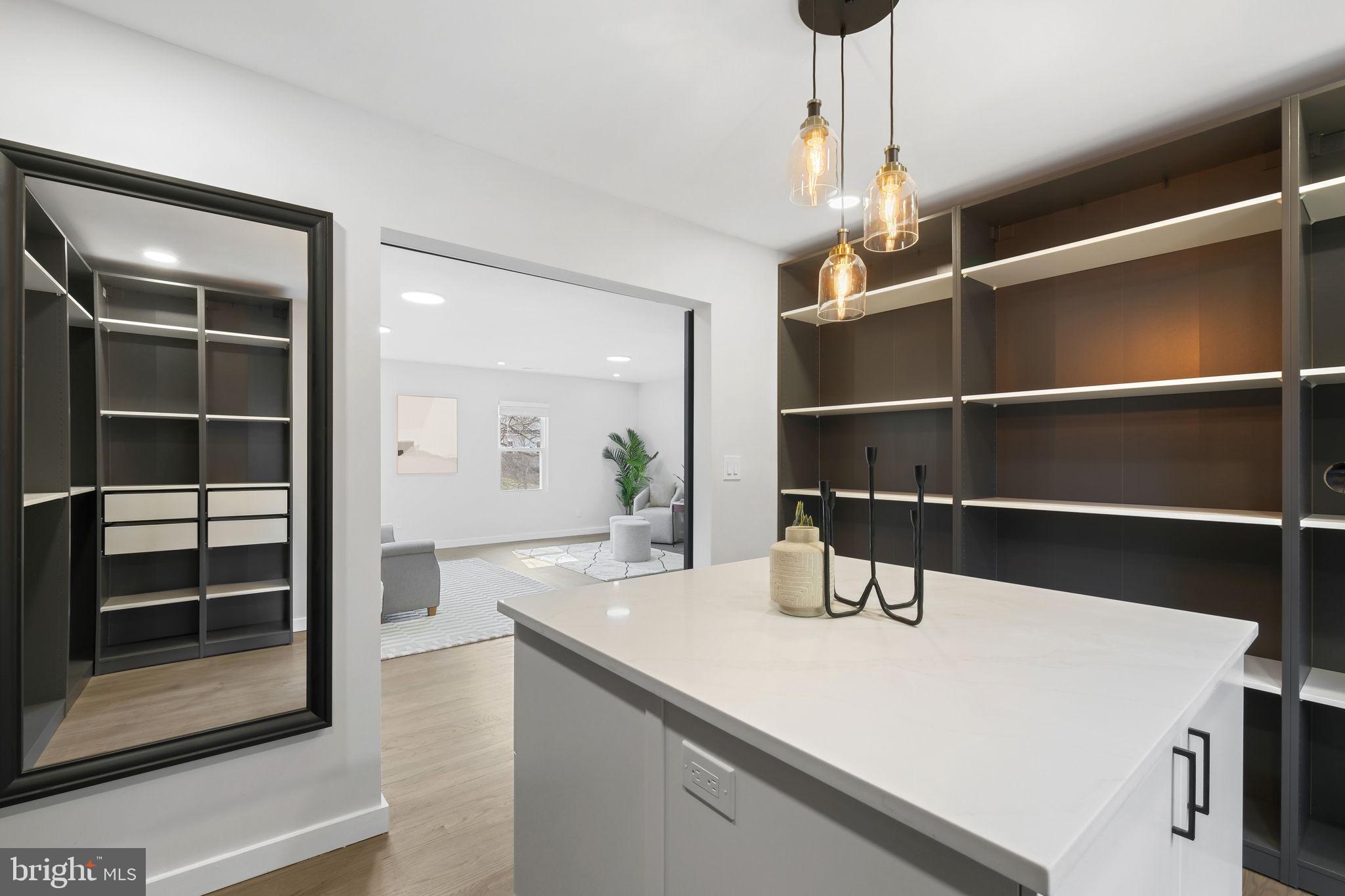 LUXMANOR - Residential Lease