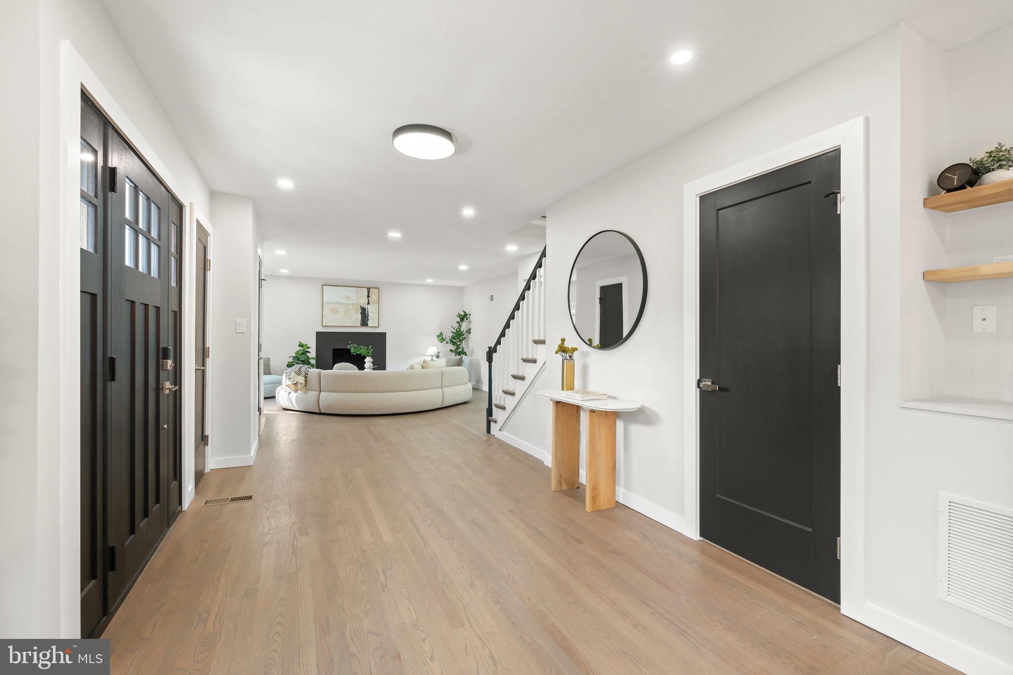 LUXMANOR - Residential Lease