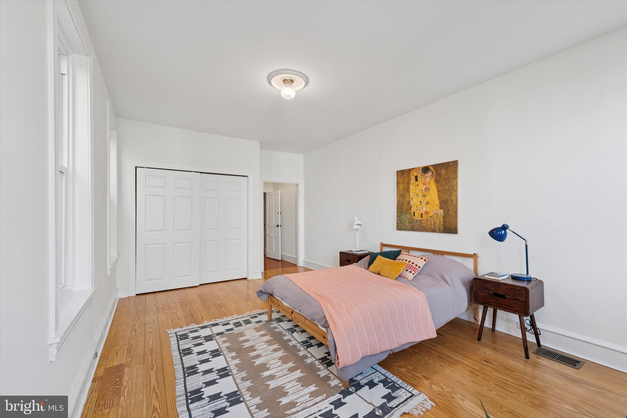 EAST KENSINGTON - Residential