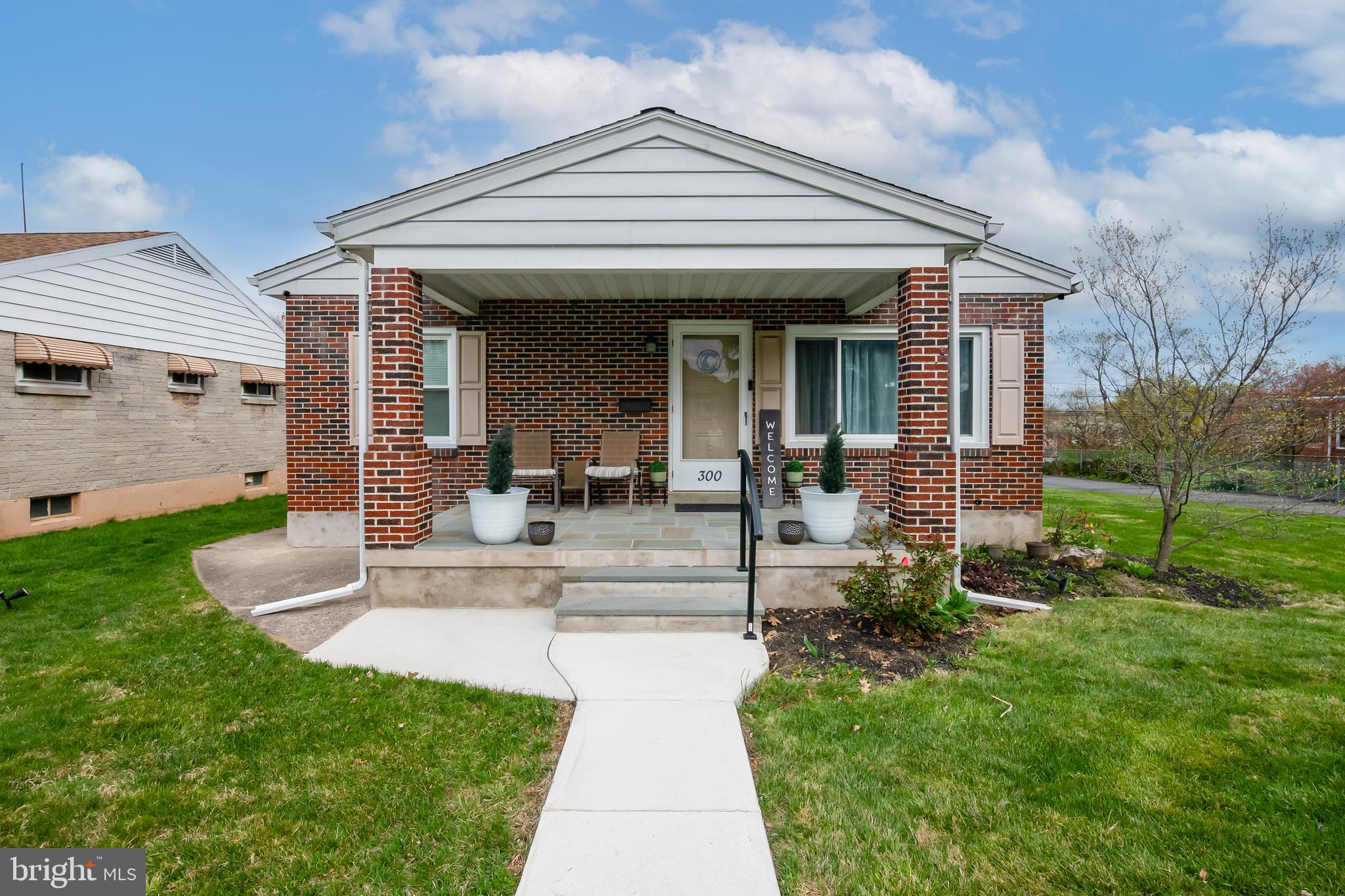 MONTROSE MANOR - Residential