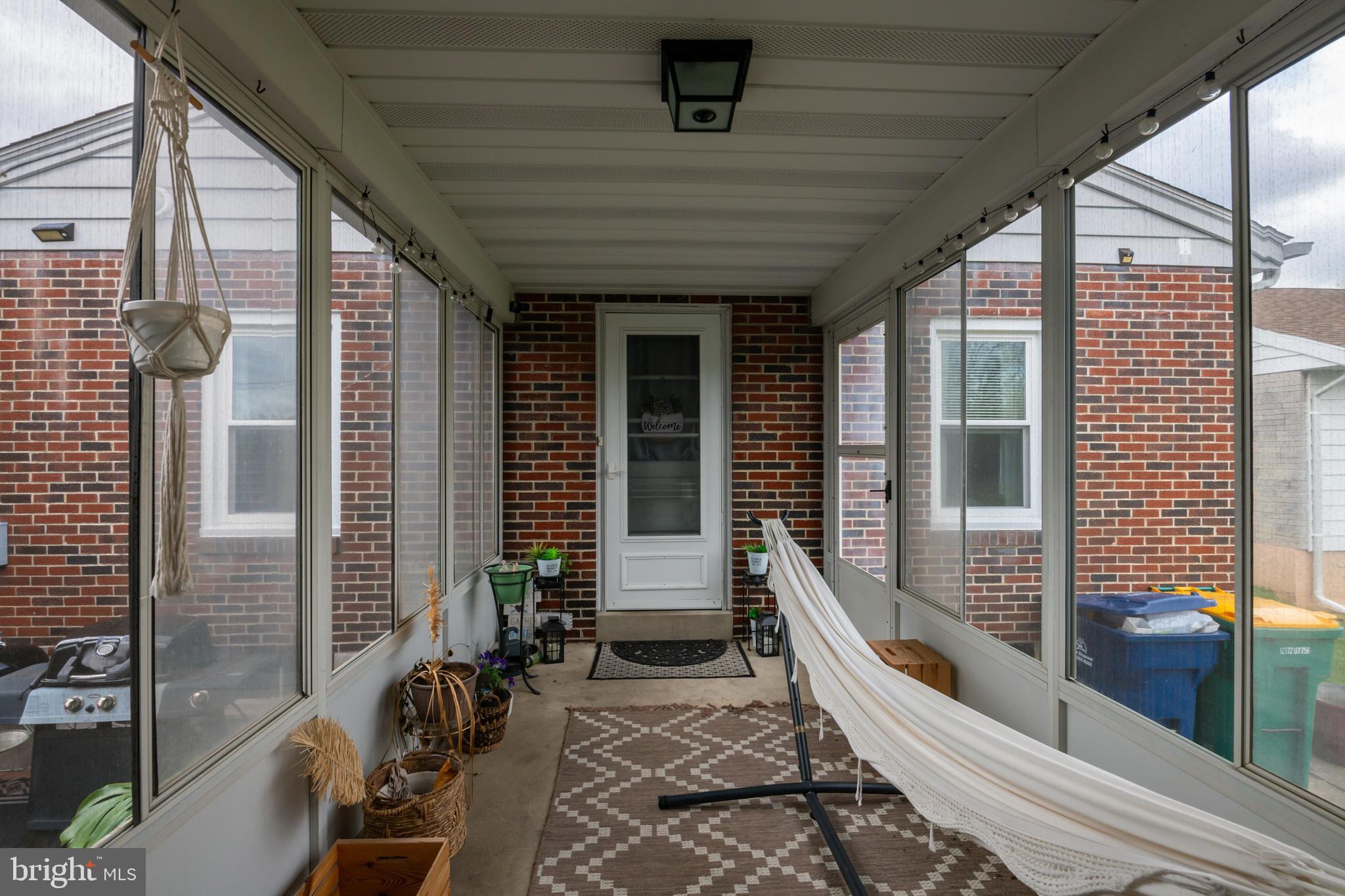 MONTROSE MANOR - Residential