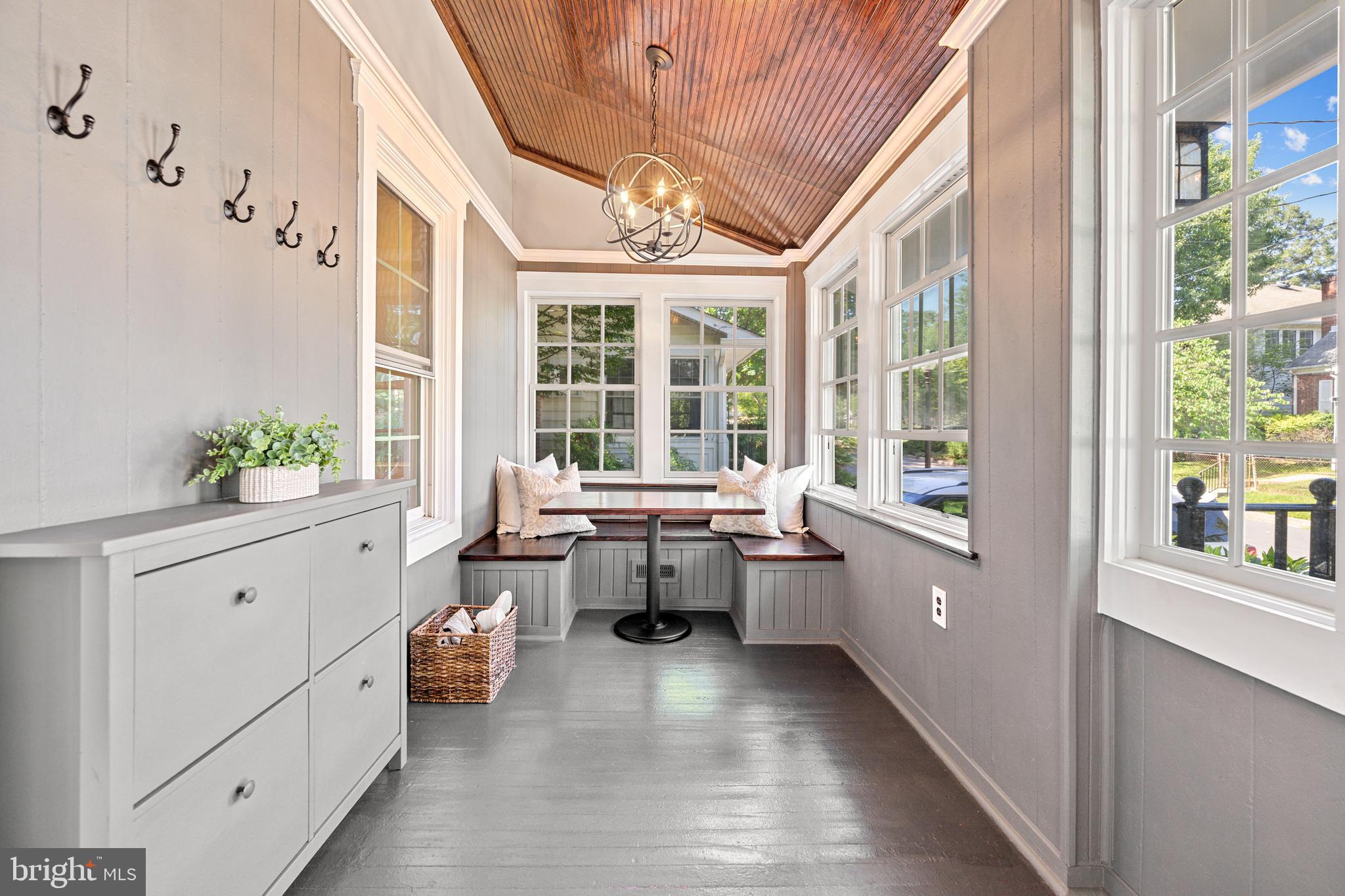 ARLINGTON HEIGHTS - Residential