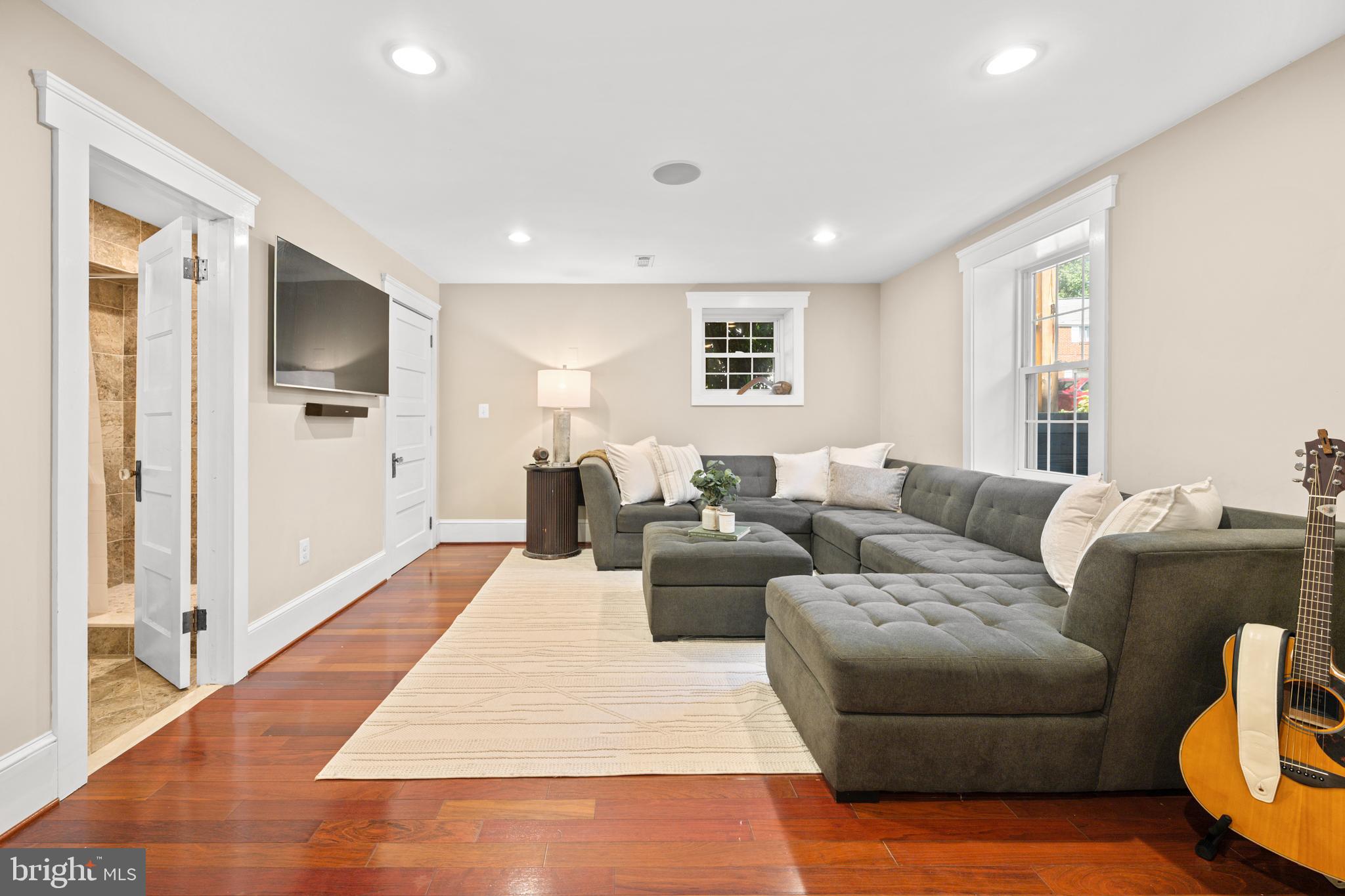 ARLINGTON HEIGHTS - Residential