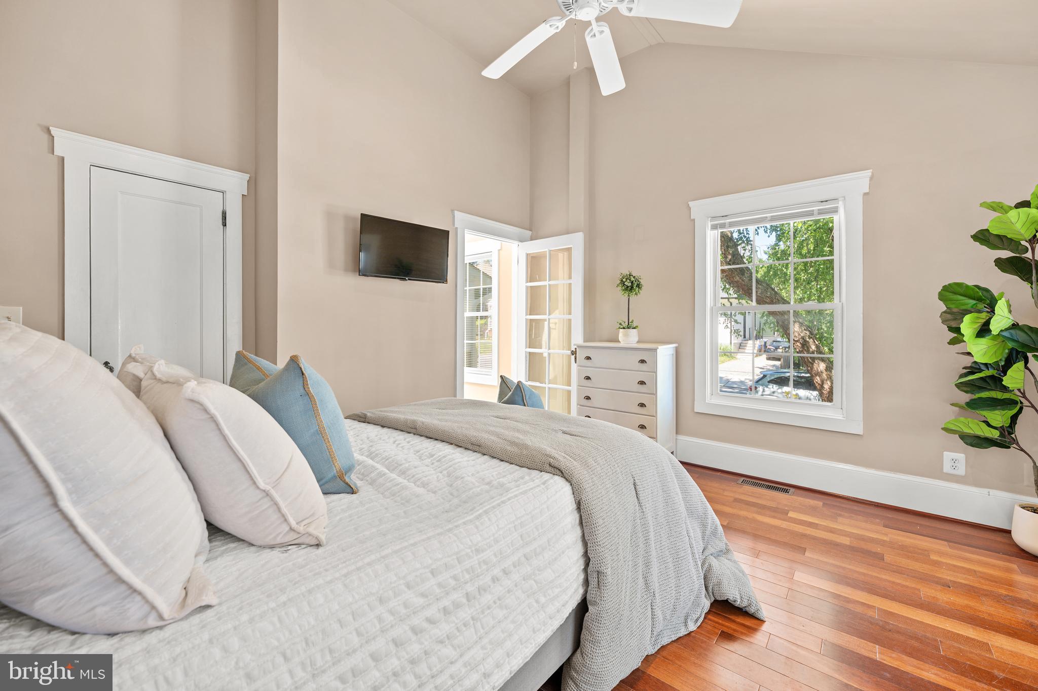 ARLINGTON HEIGHTS - Residential