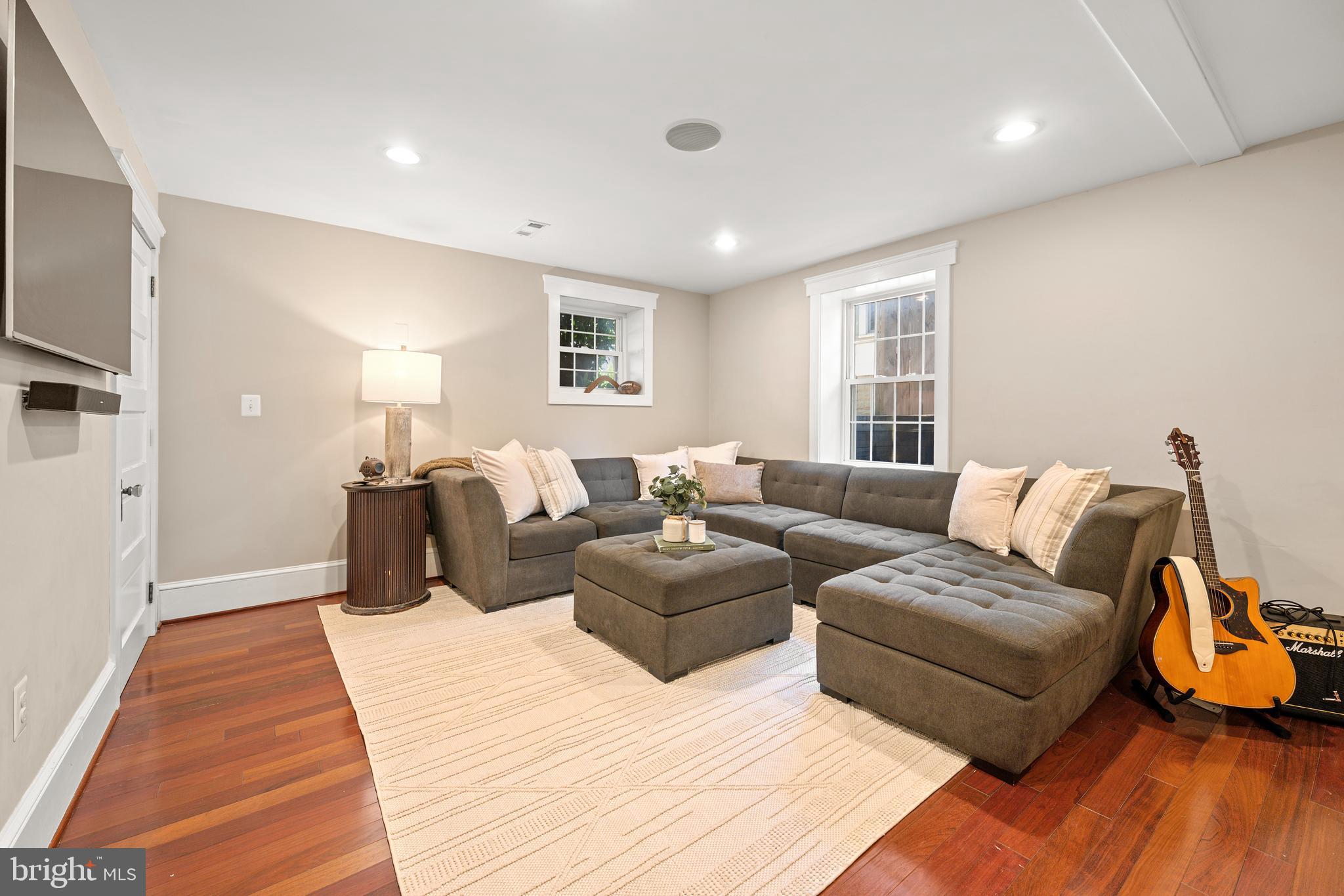 ARLINGTON HEIGHTS - Residential