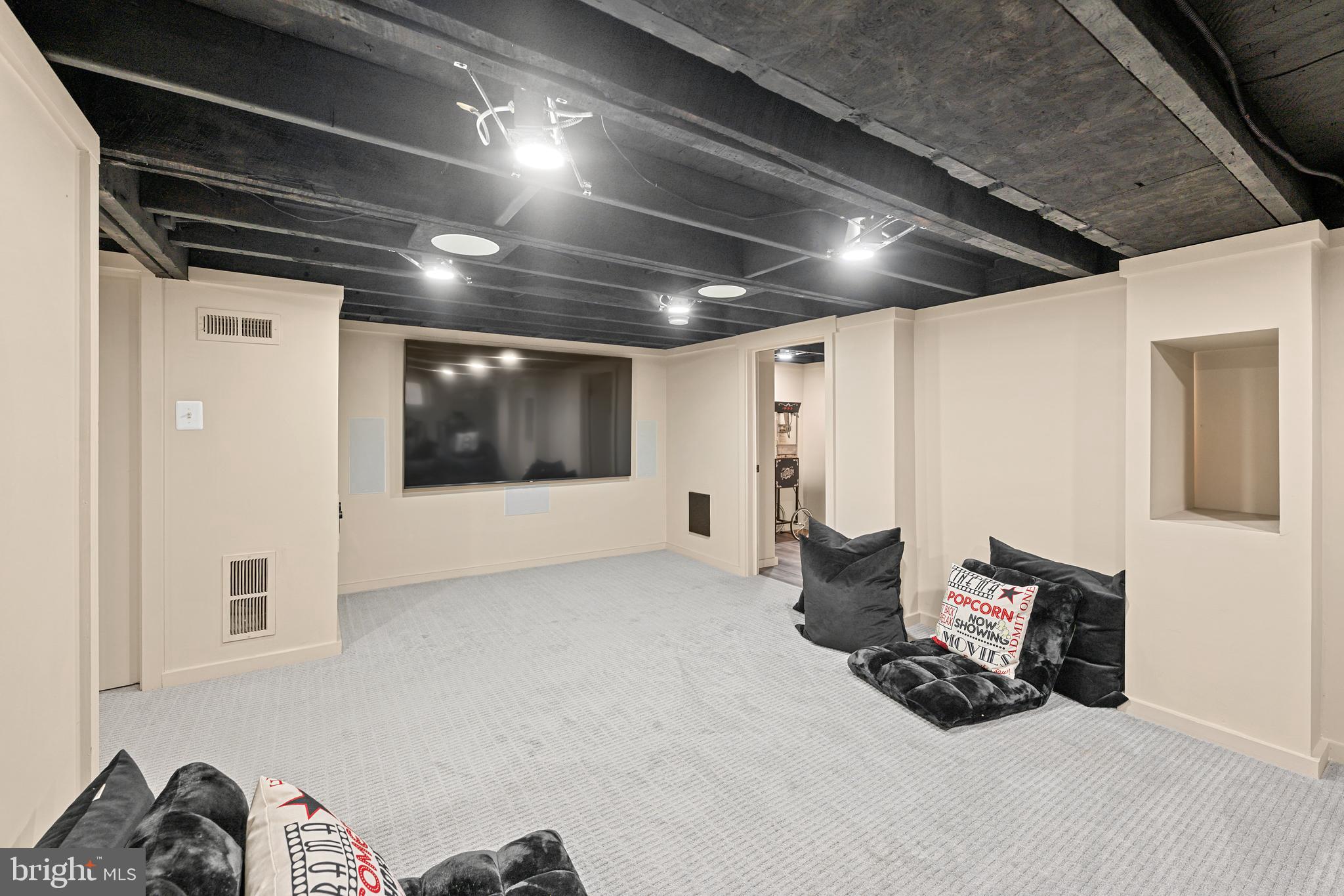 ARLINGTON HEIGHTS - Residential