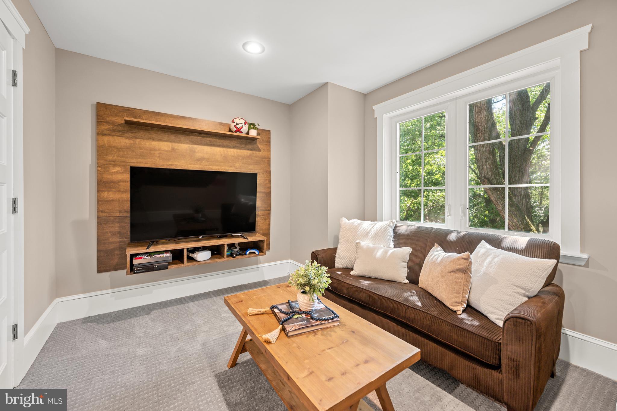ARLINGTON HEIGHTS - Residential