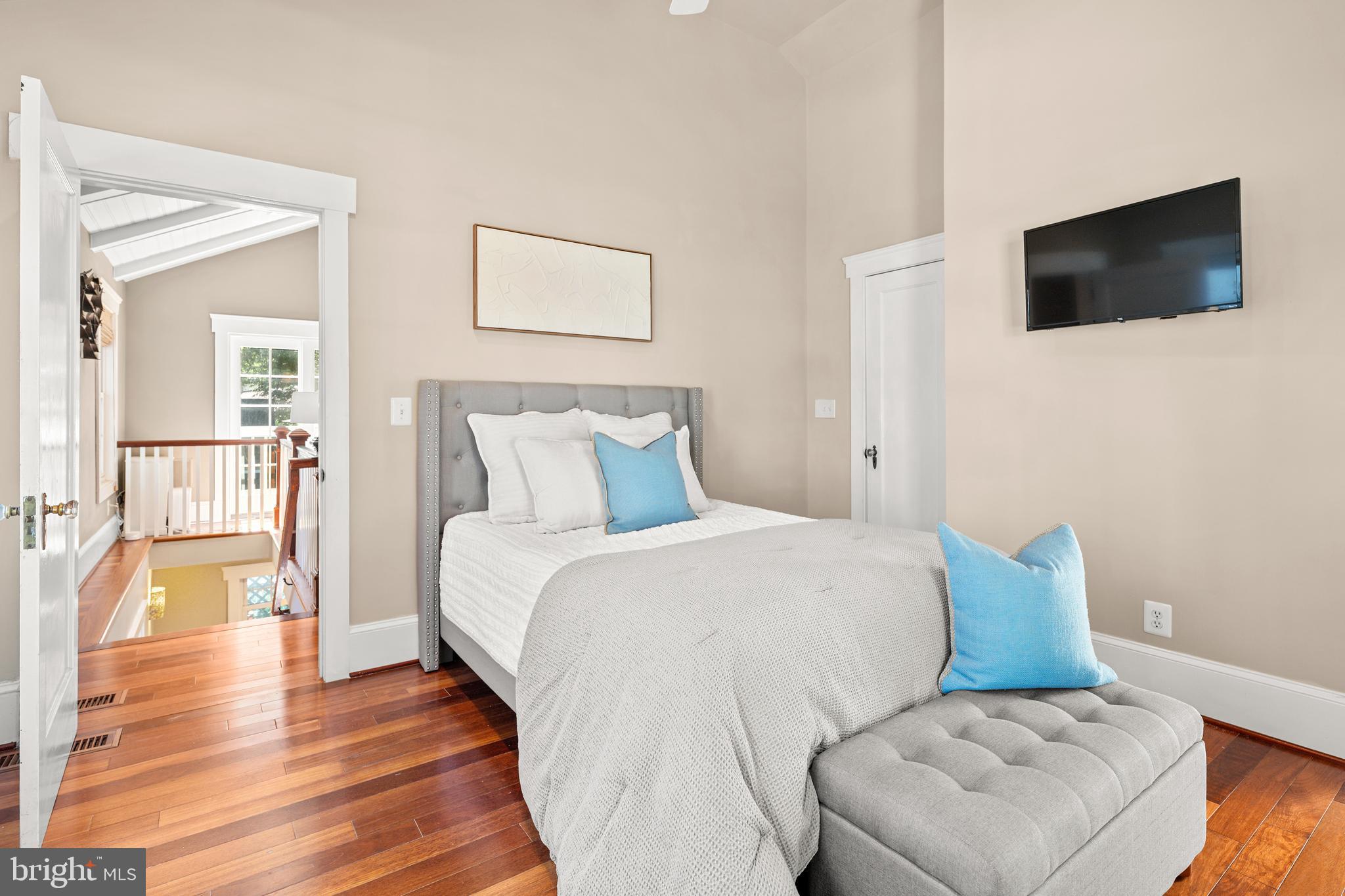 ARLINGTON HEIGHTS - Residential
