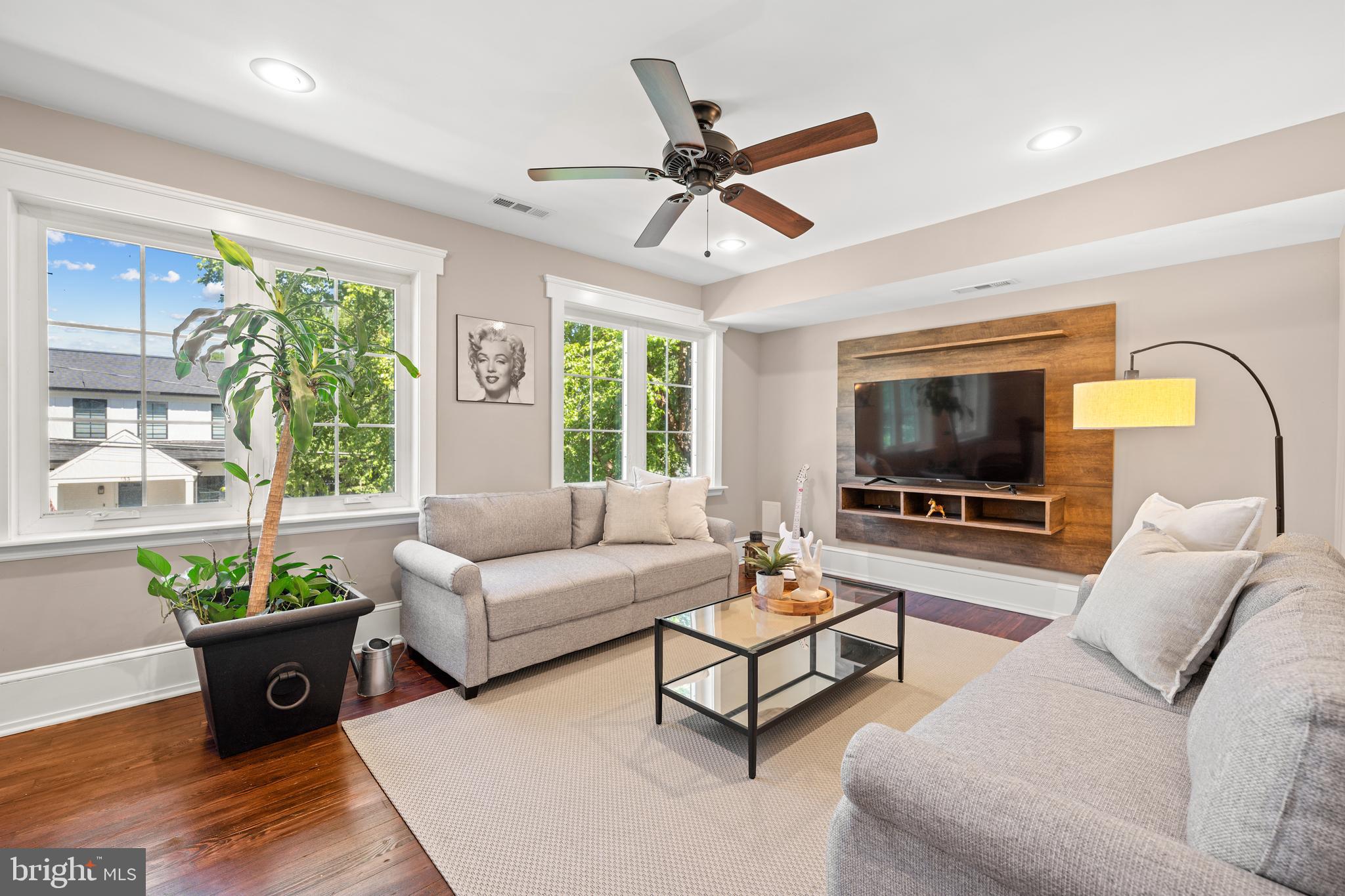 ARLINGTON HEIGHTS - Residential