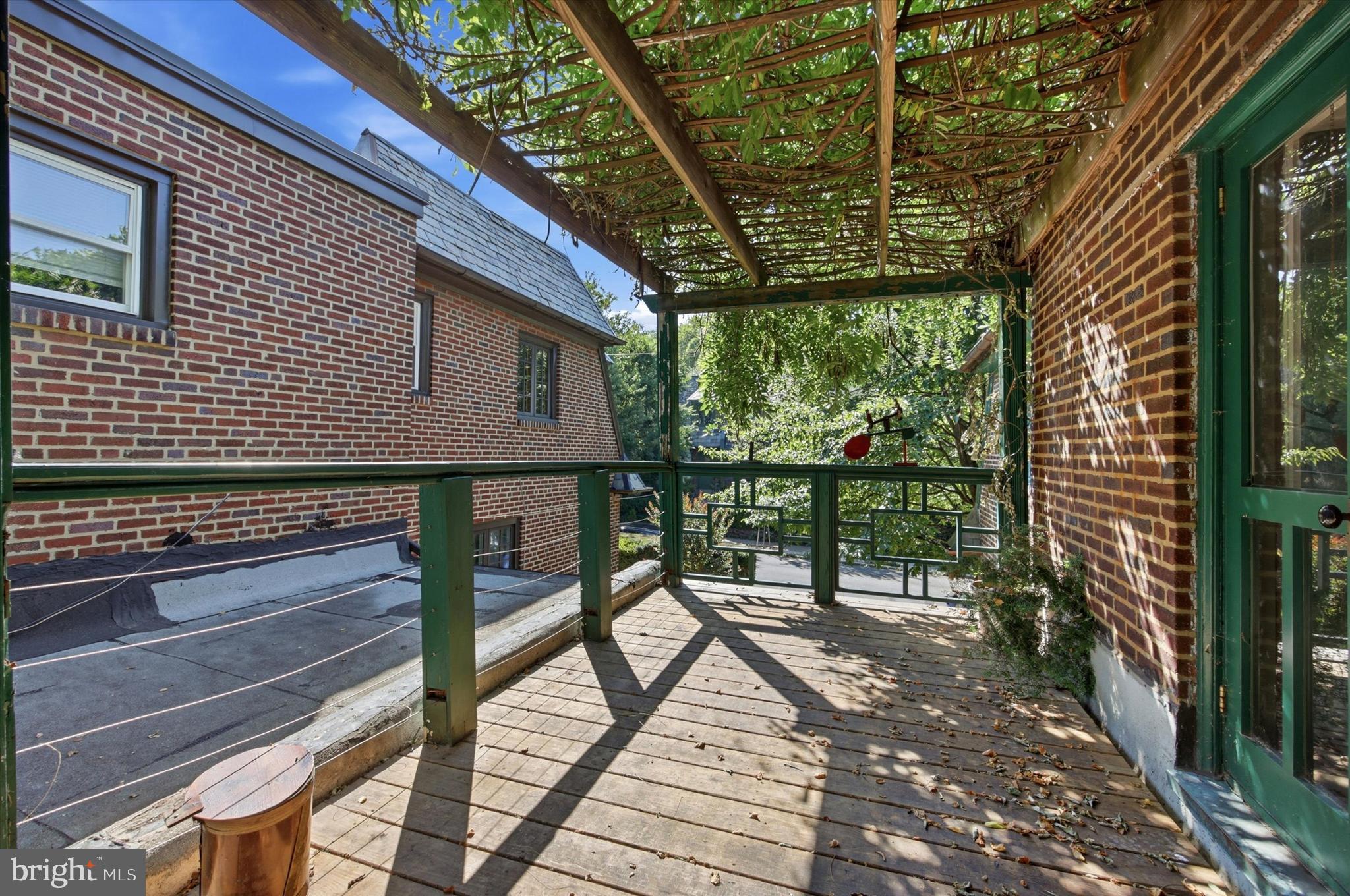EAST FALLS - Residential