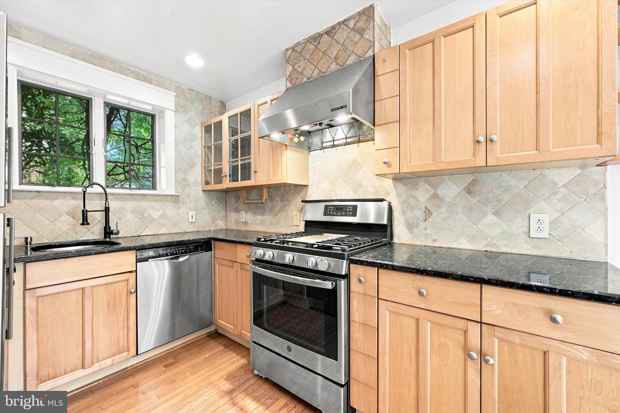 EAST FALLS - Residential