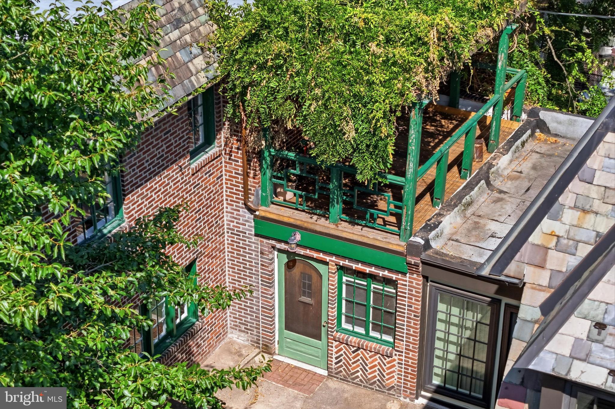 EAST FALLS - Residential
