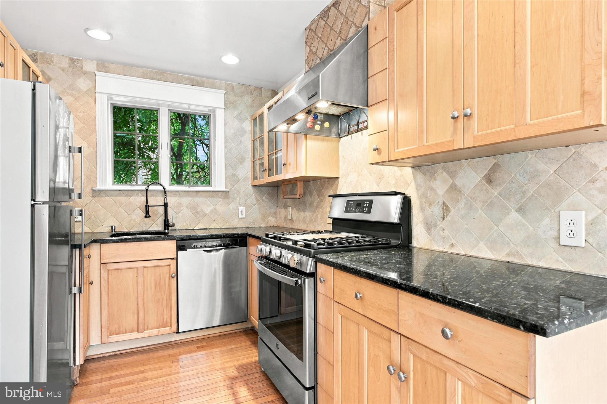 EAST FALLS - Residential