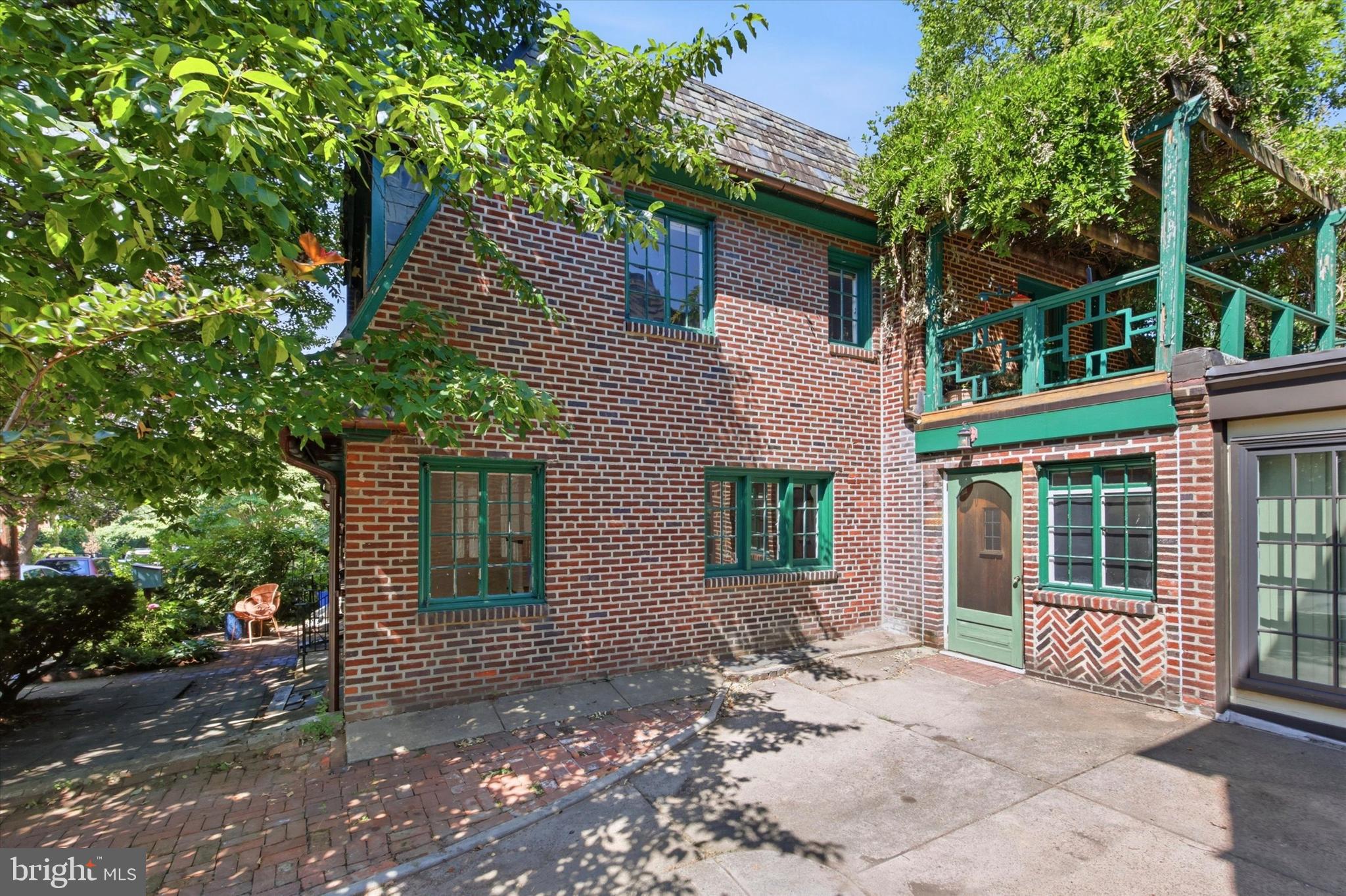 EAST FALLS - Residential
