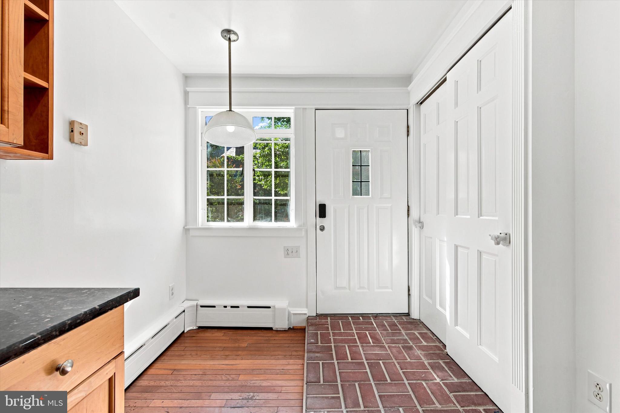 EAST FALLS - Residential
