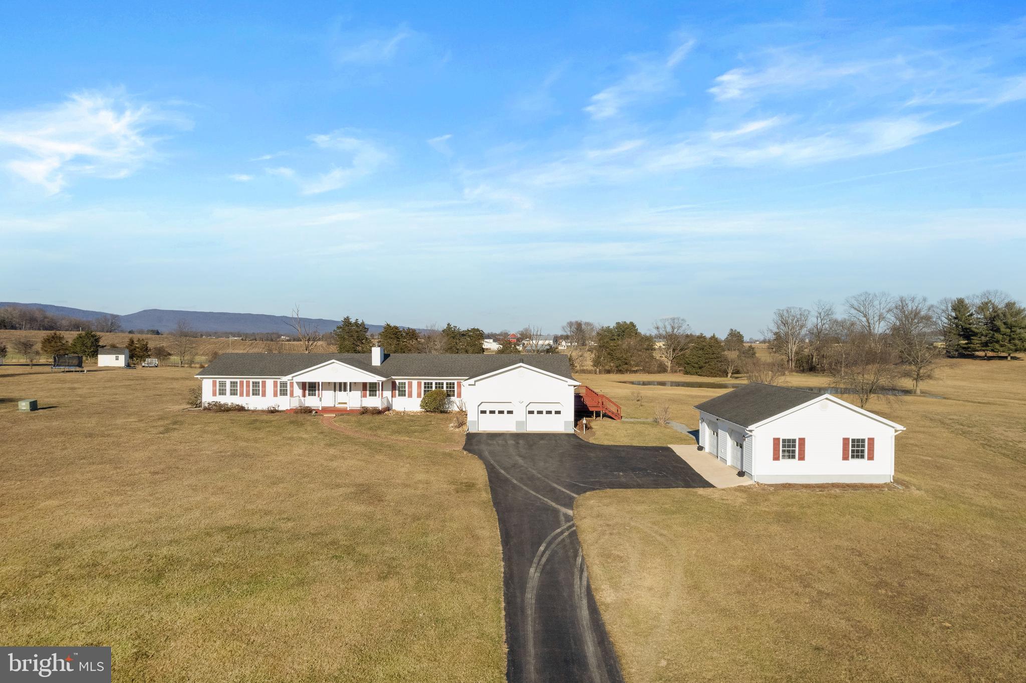 WINDSOR FARMS - Residential