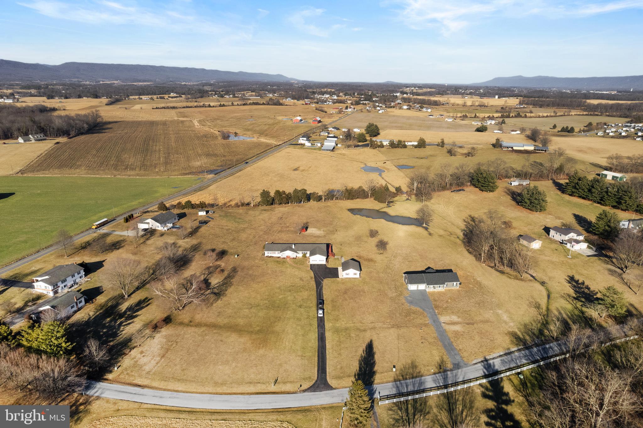 WINDSOR FARMS - Residential