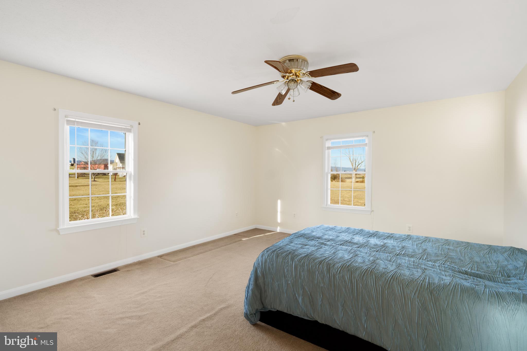 WINDSOR FARMS - Residential