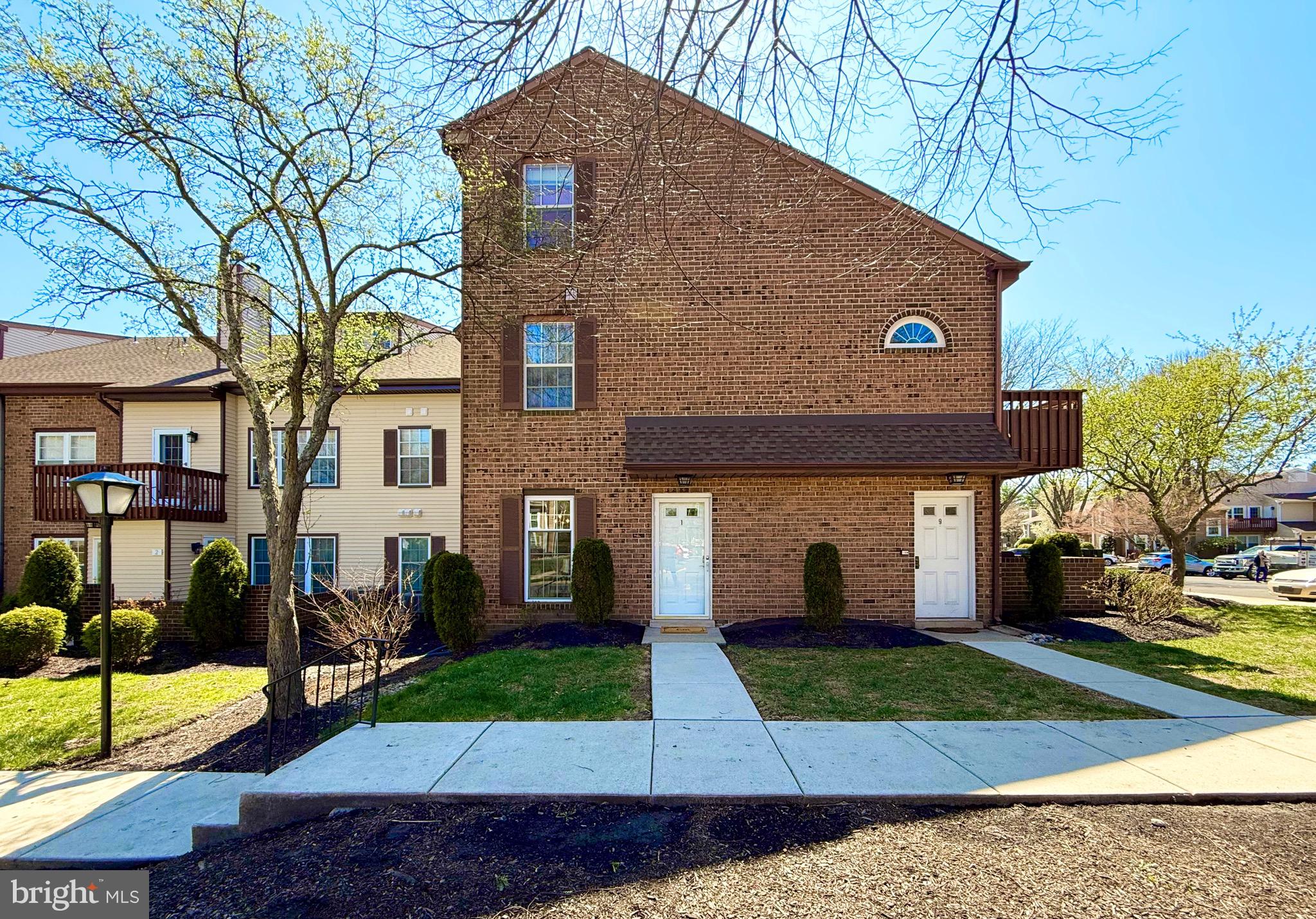 SAW MILL VALLEY - Residential