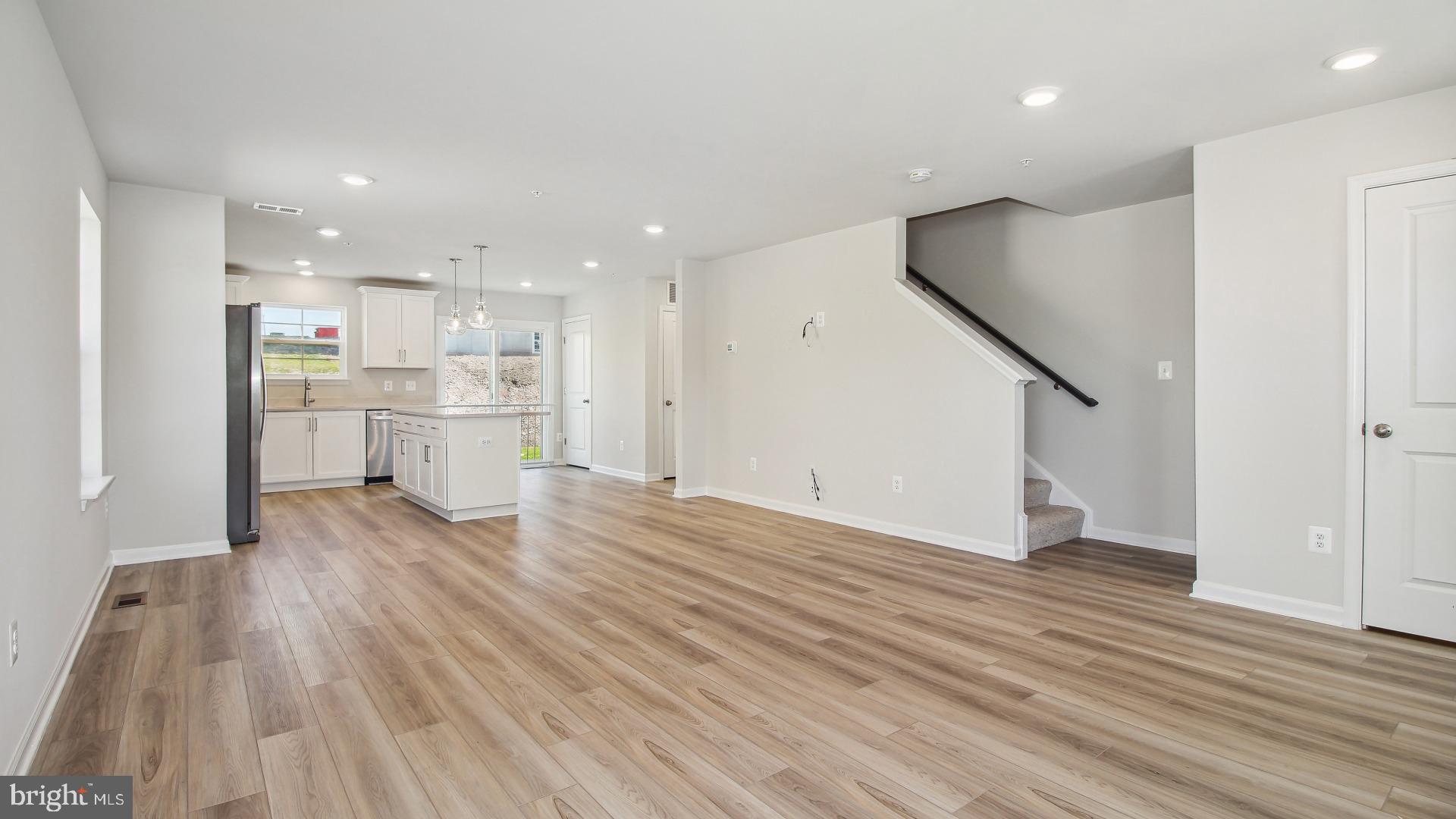 KING'S CROSSING - Residential