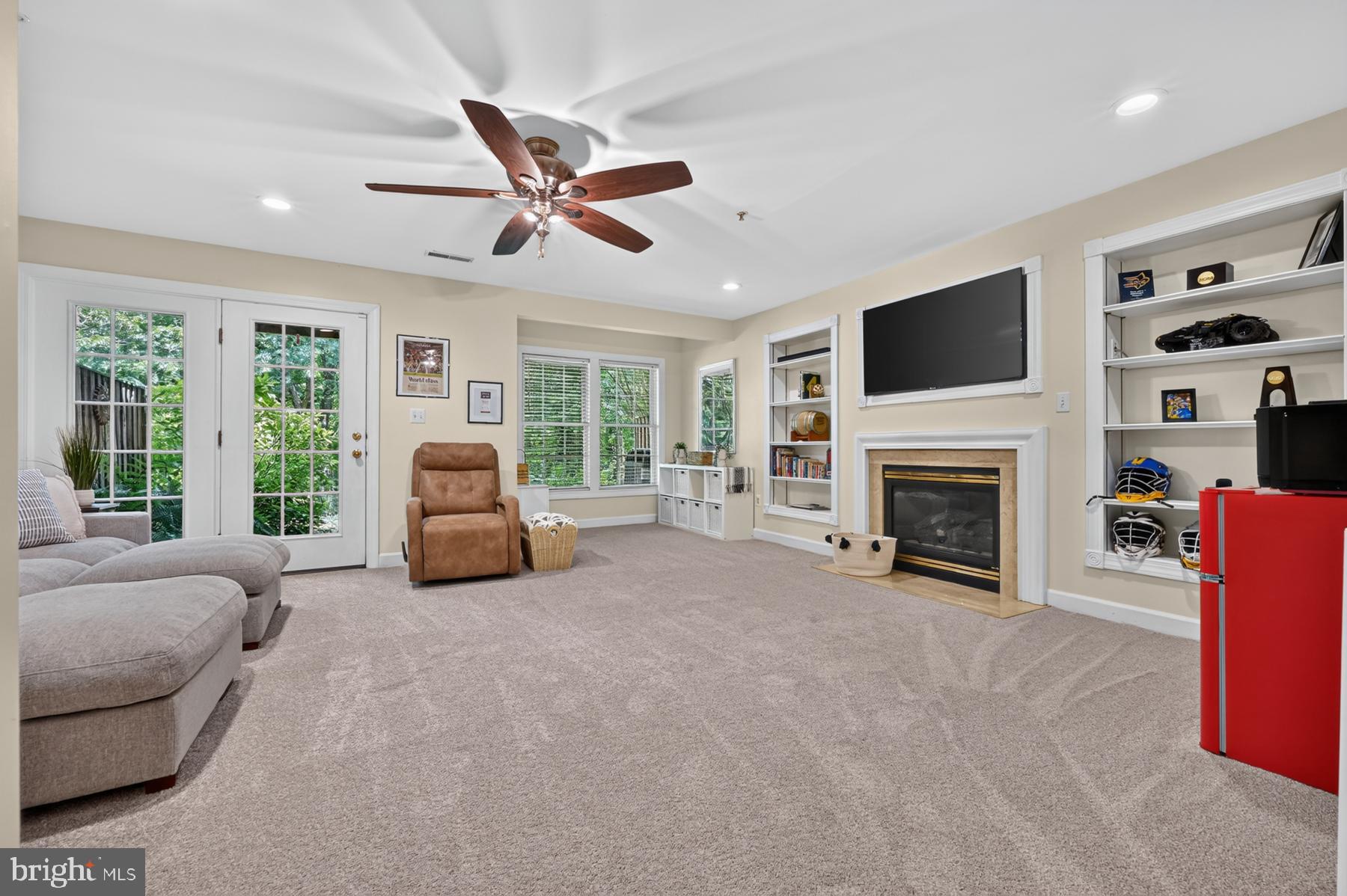 SOUTH RIVER COLONY - Residential