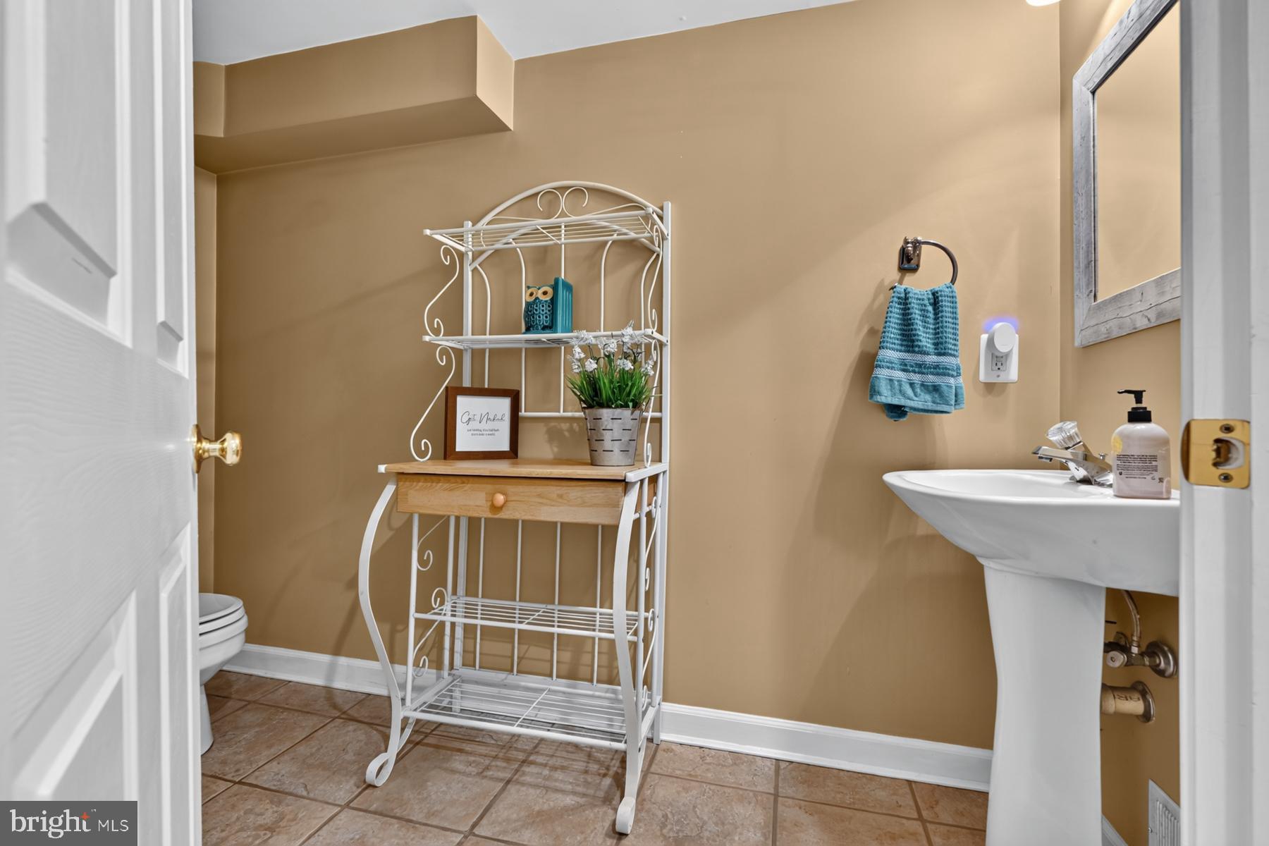 SOUTH RIVER COLONY - Residential