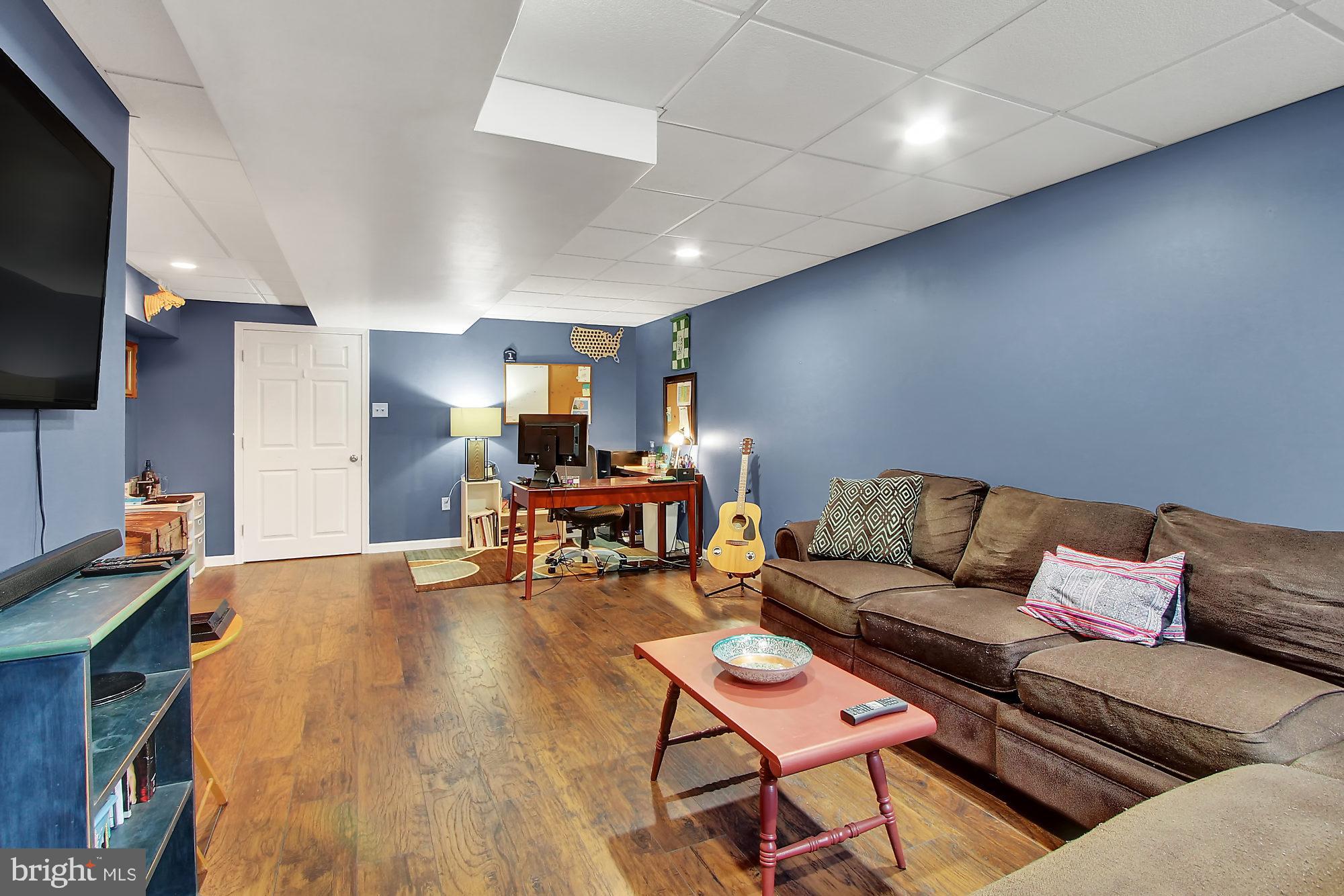 COLUMBIA COURT - Residential