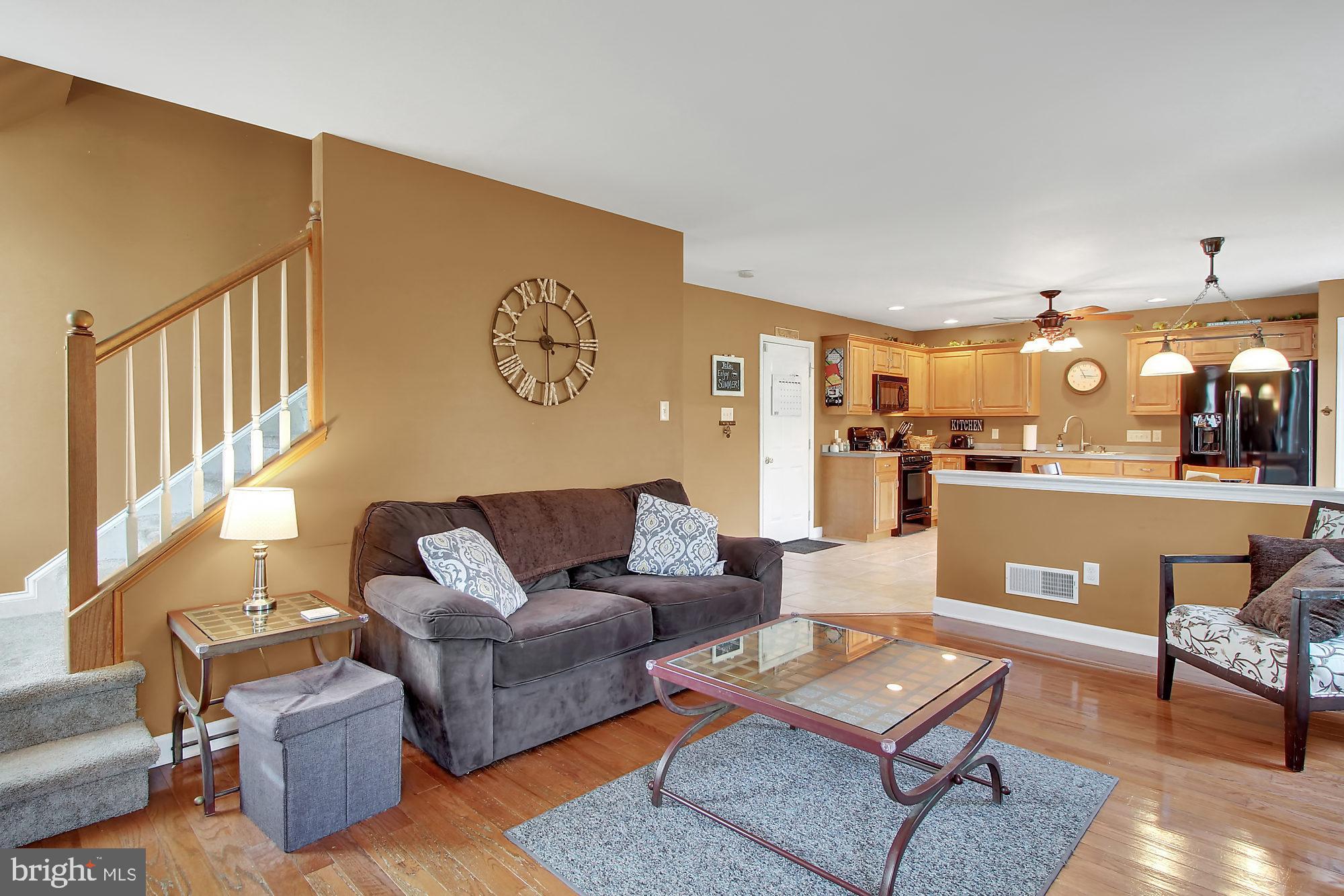 COLUMBIA COURT - Residential