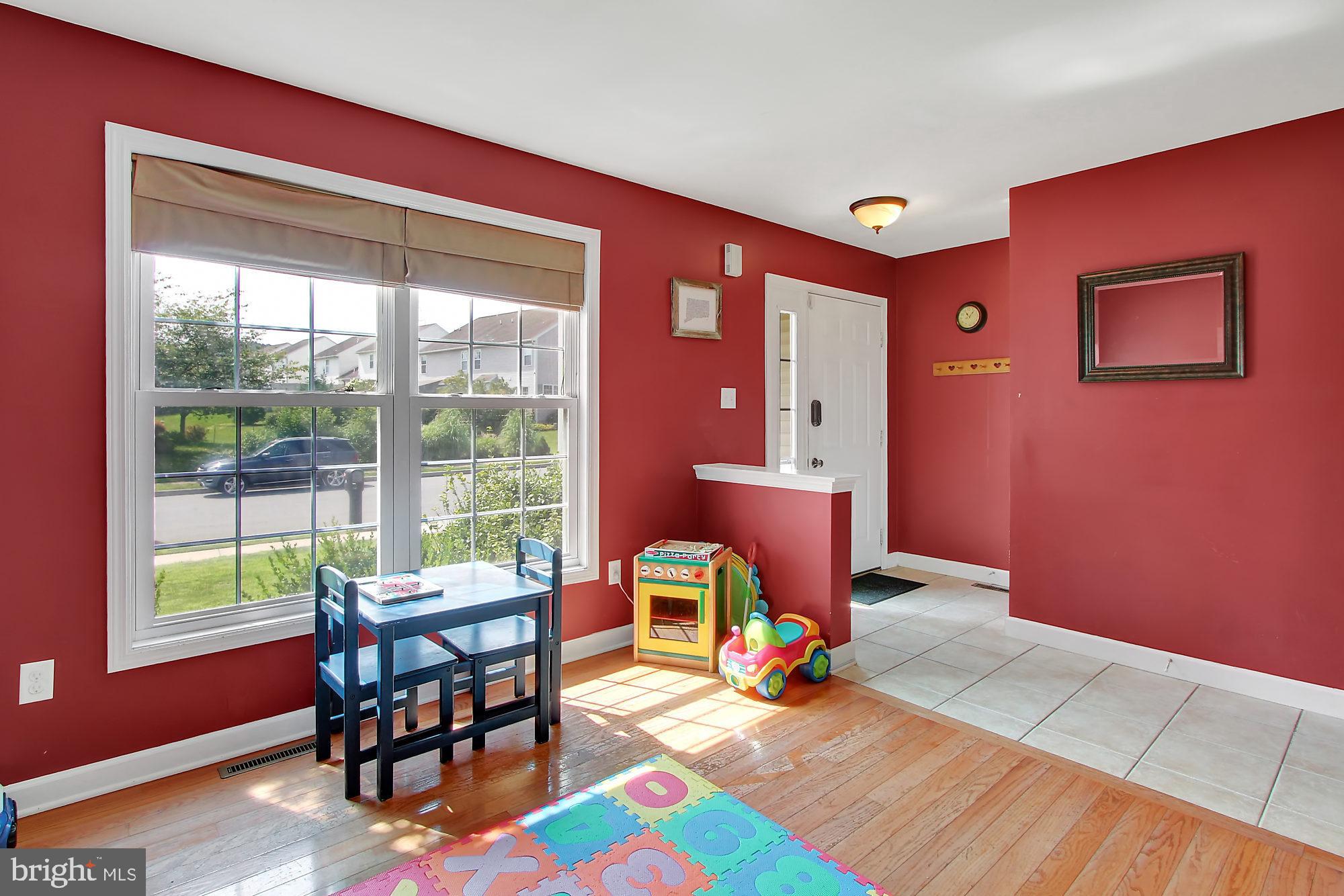COLUMBIA COURT - Residential