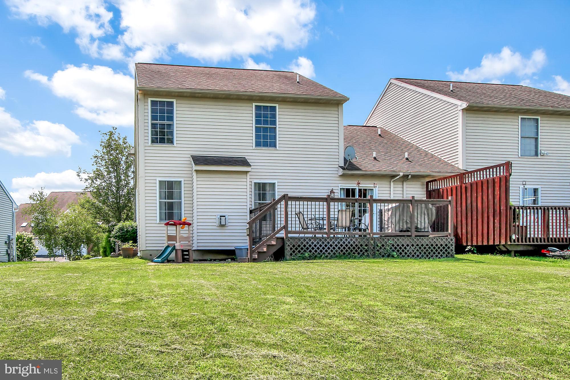 COLUMBIA COURT - Residential