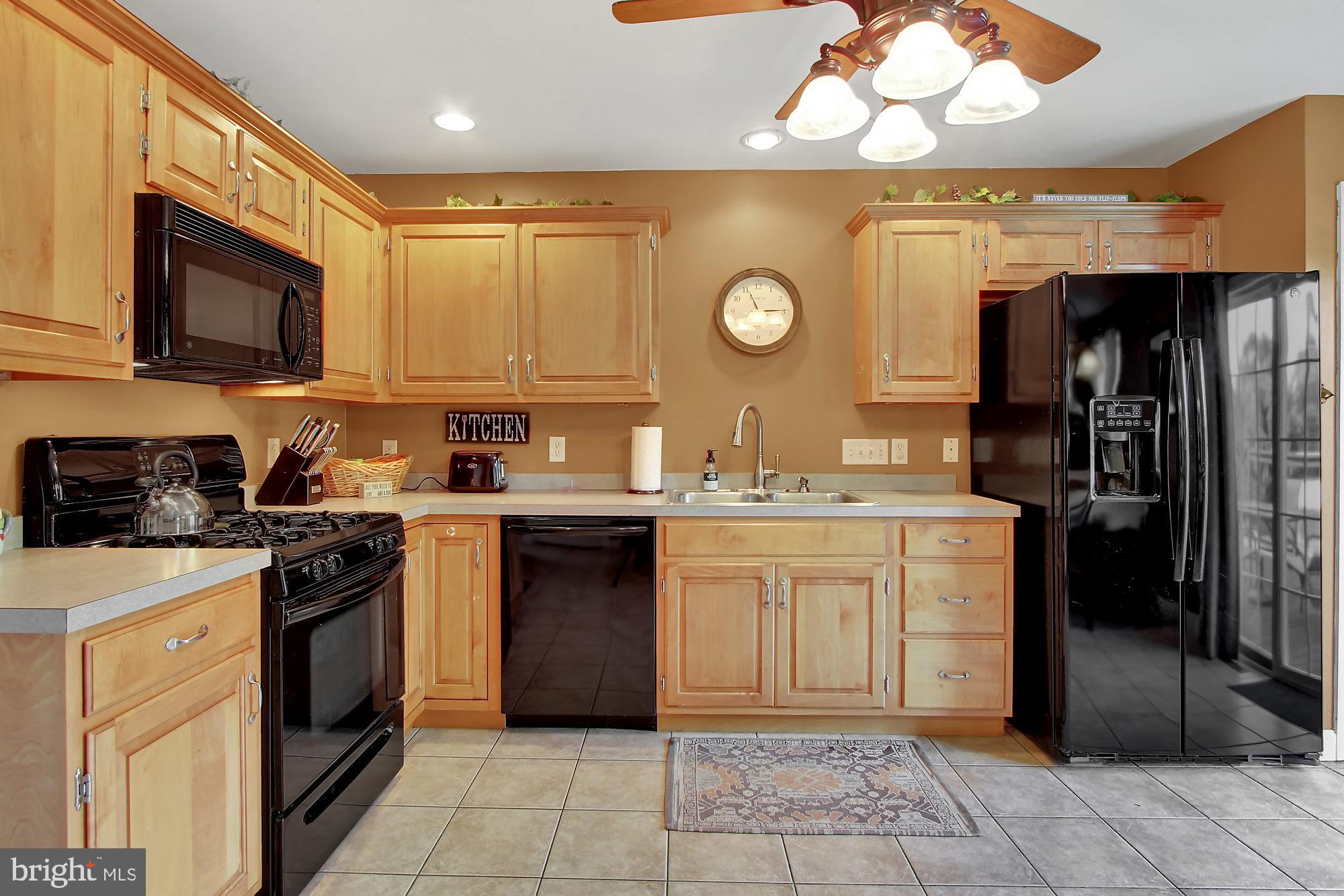 COLUMBIA COURT - Residential